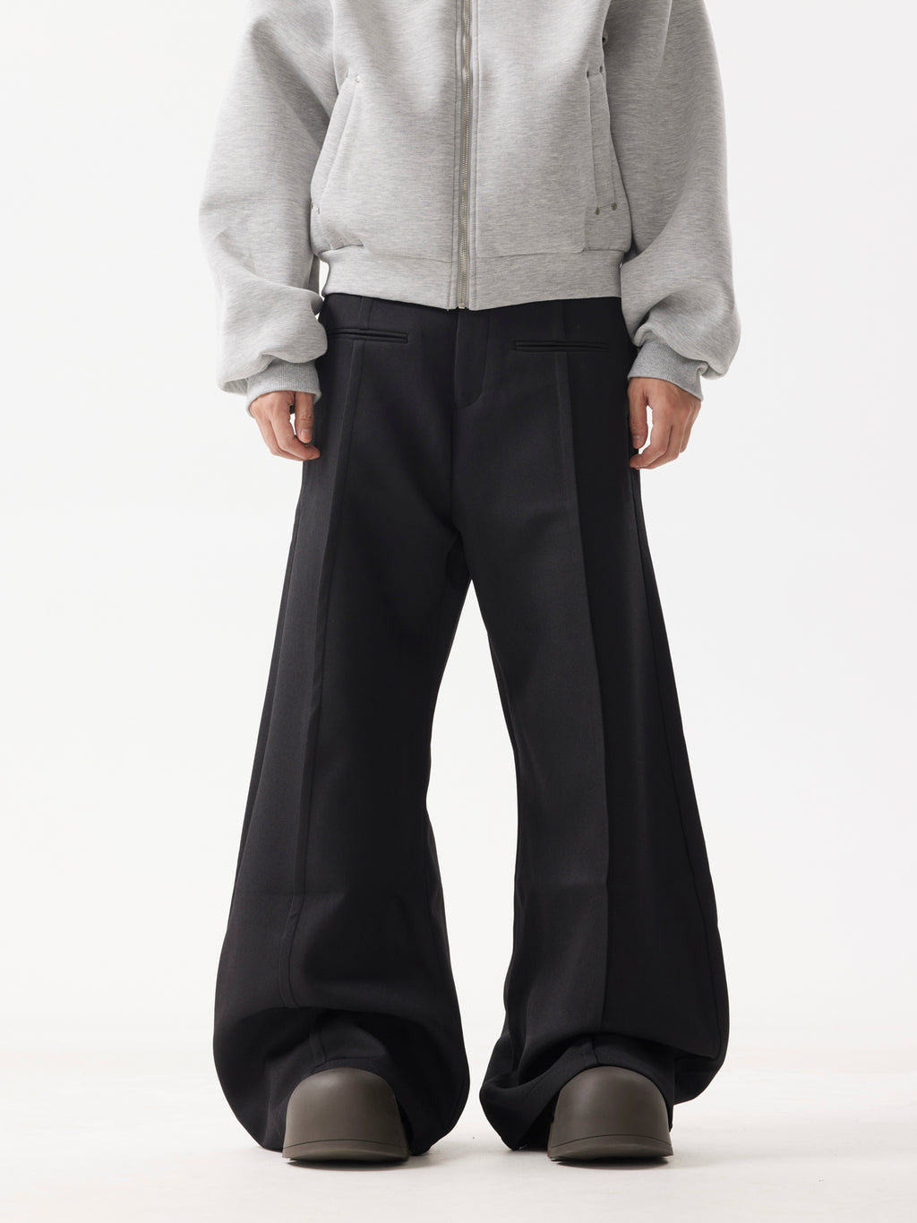 BTSG scimitar silhouette loose wide-leg mop trousers