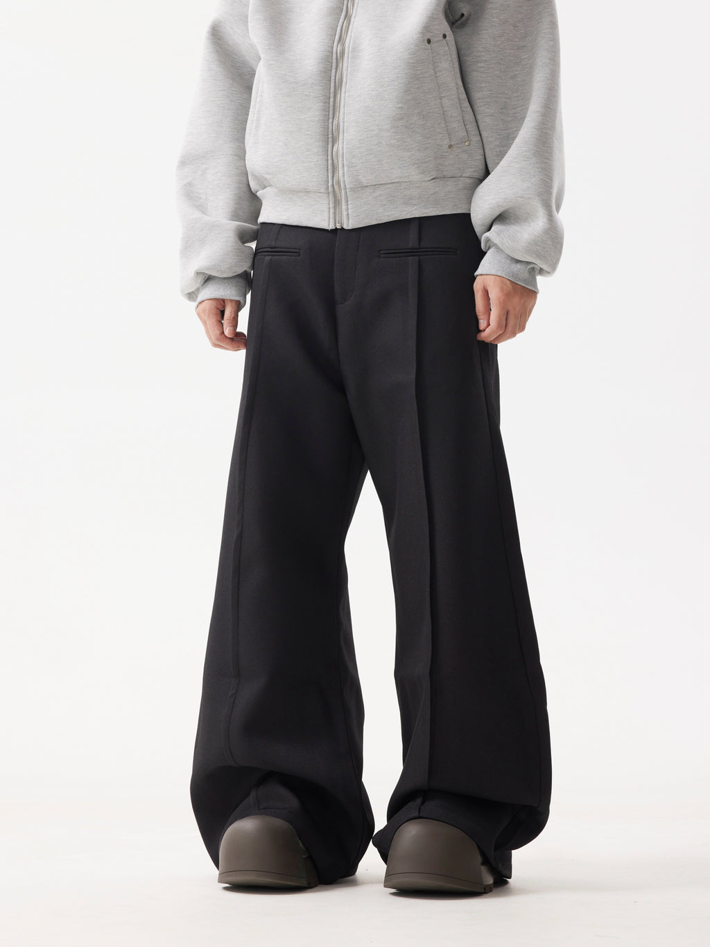 BTSG scimitar silhouette loose wide-leg mop trousers