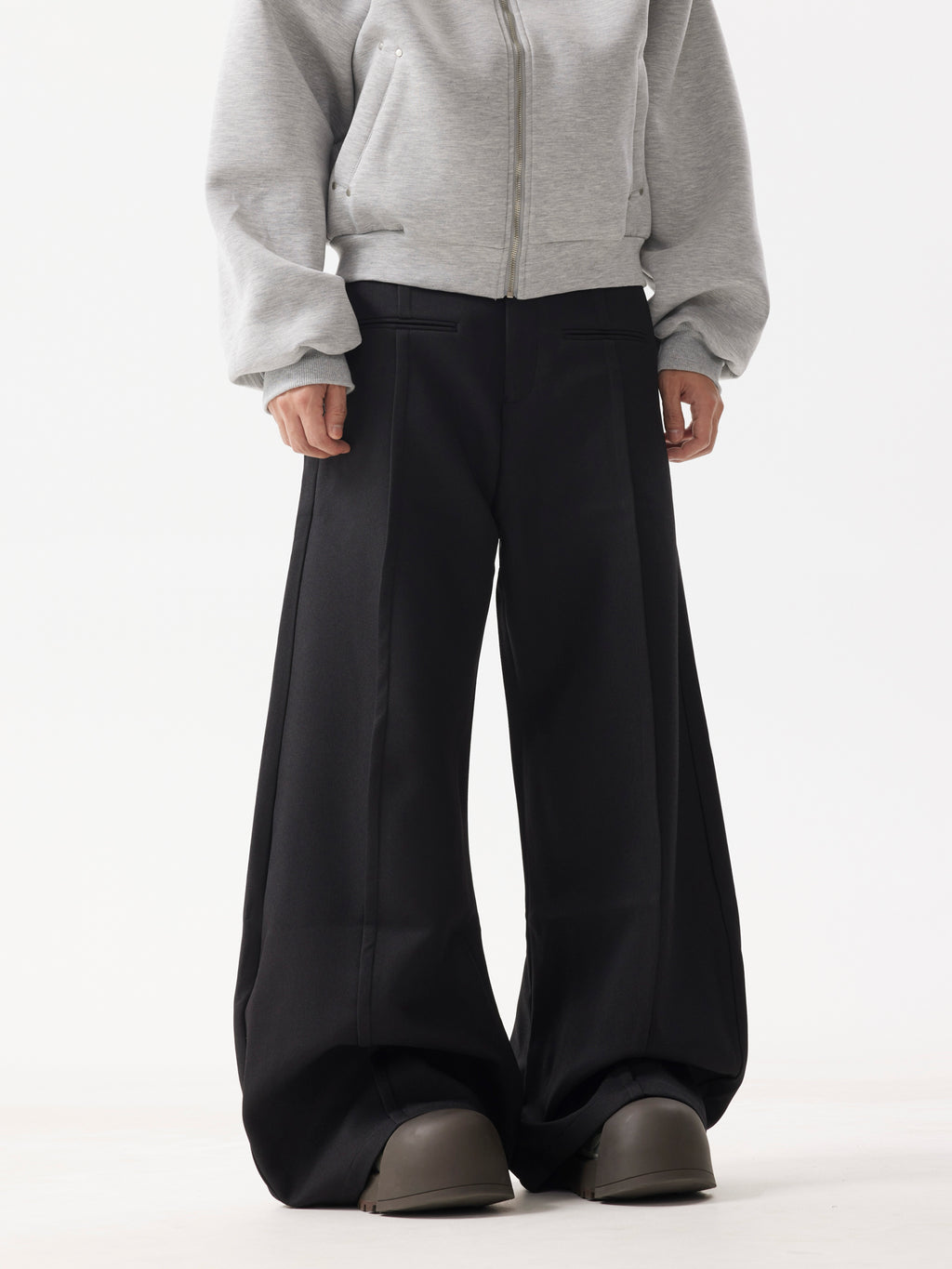 BTSG scimitar silhouette loose wide-leg mop trousers