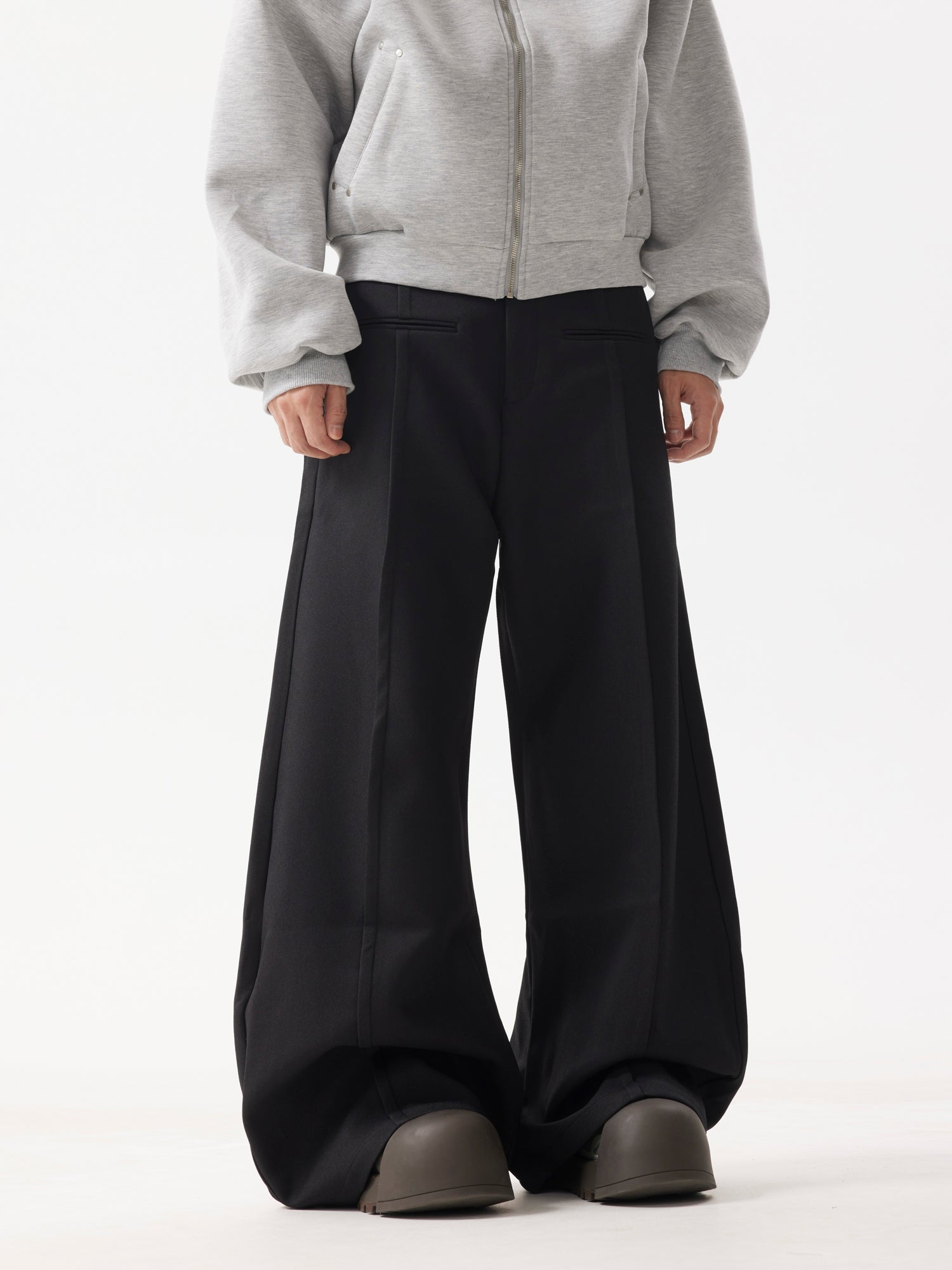 BTSG scimitar silhouette loose wide-leg mop trousers
