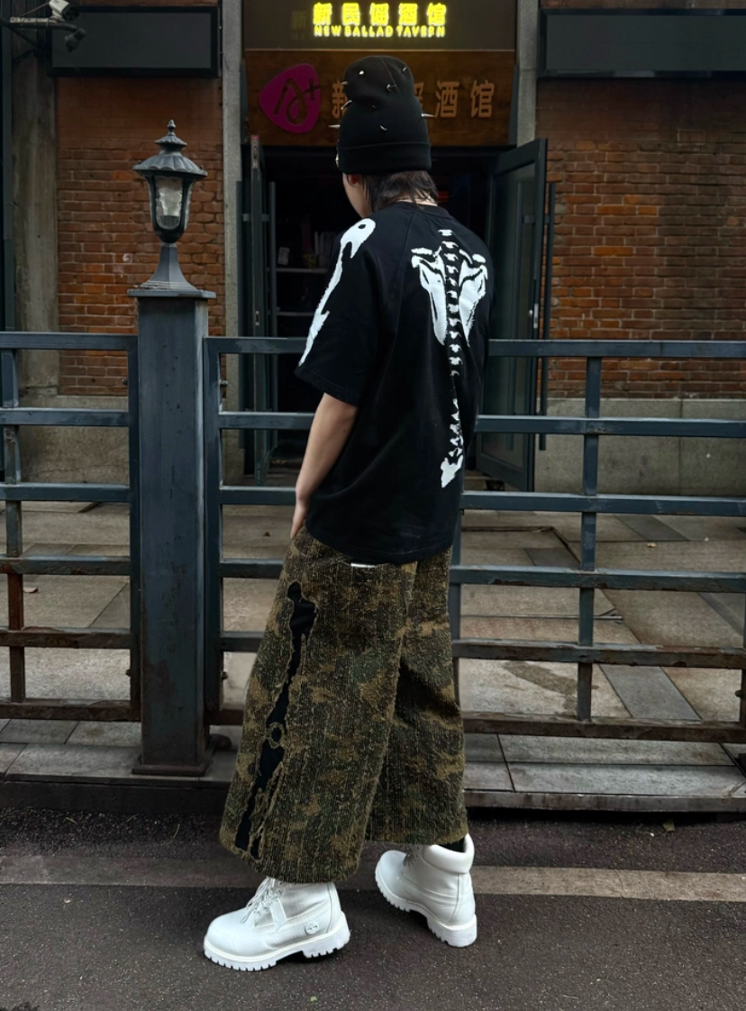 RELABEL Sticker Embroidery Contrasting Color Camouflage Eight-point Shorts