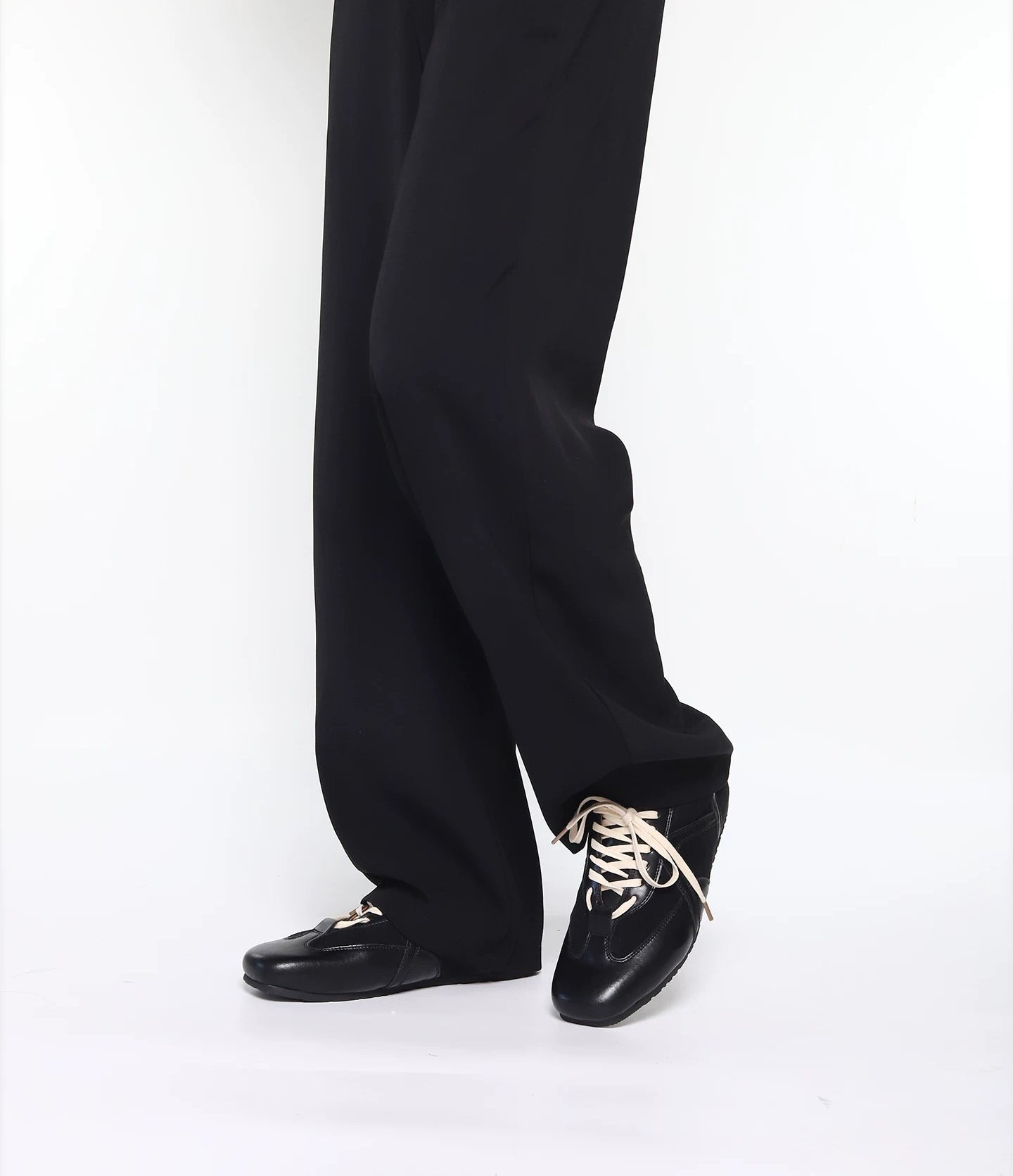 SHENLV STUDIO Contrast Color Lace-up Square Head Retro German Training Shoes Sneakers