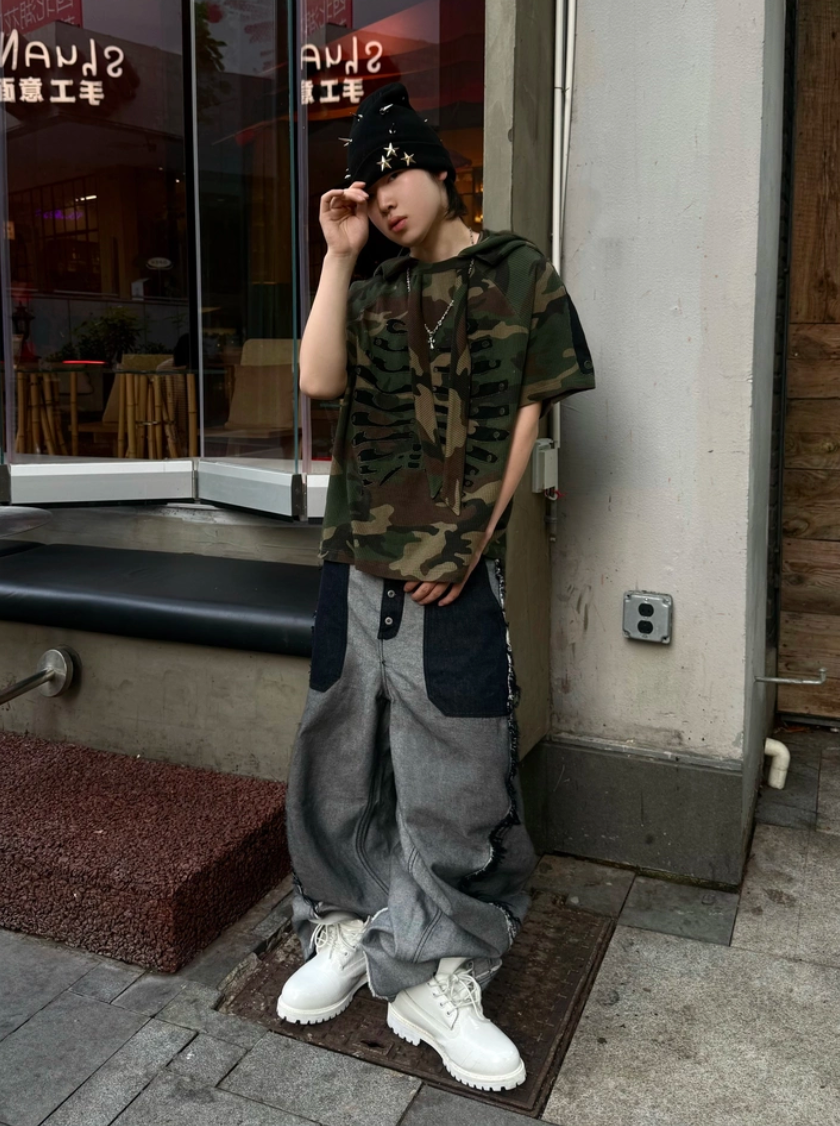 RELABEL Sticker Embroidery Camouflage Tee