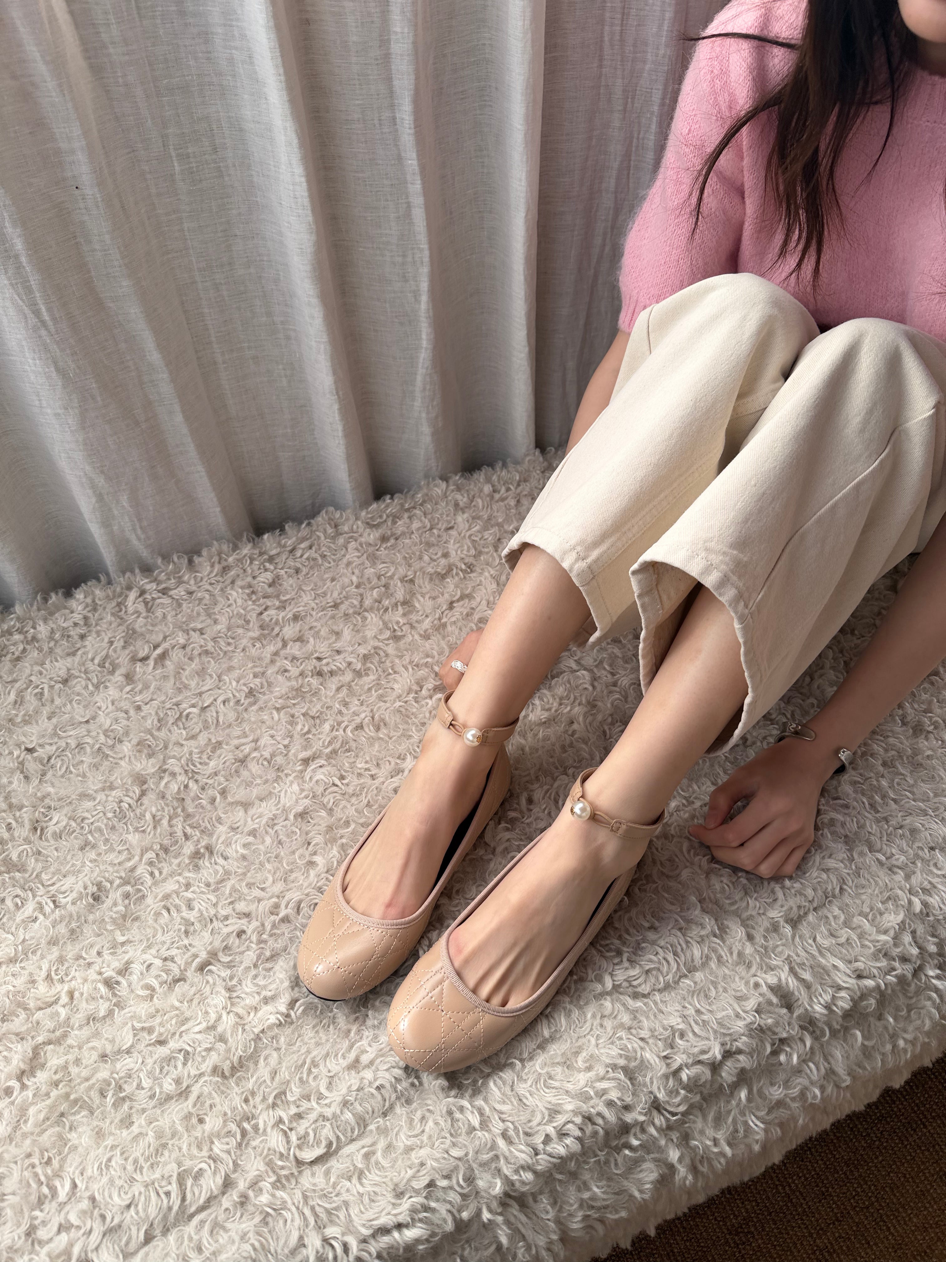 La mode Pearl Quilted Mary Janes