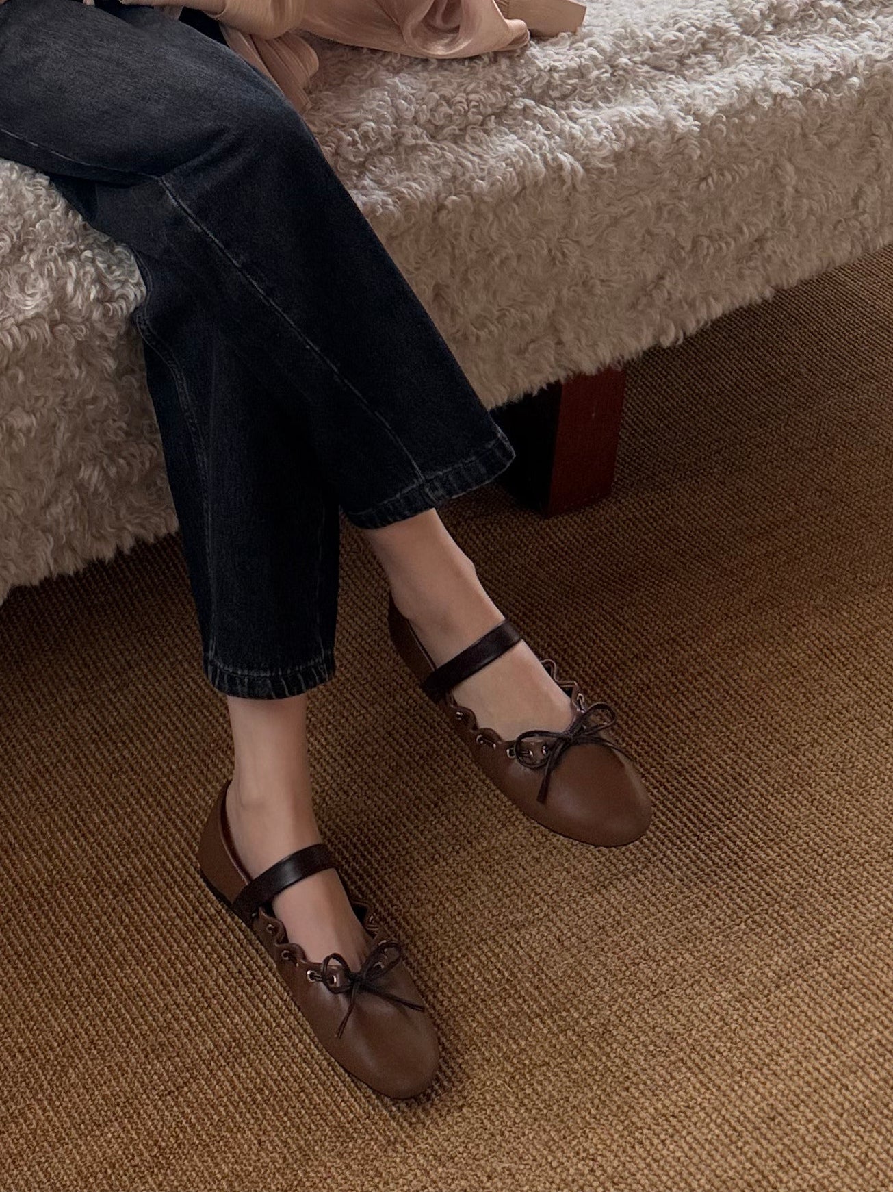 La mode Scalloped Tie Mary Janes