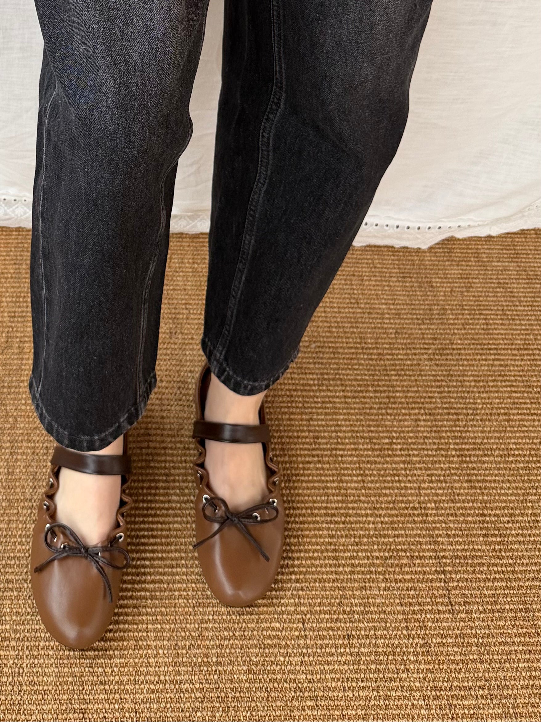 La mode Scalloped Tie Mary Janes