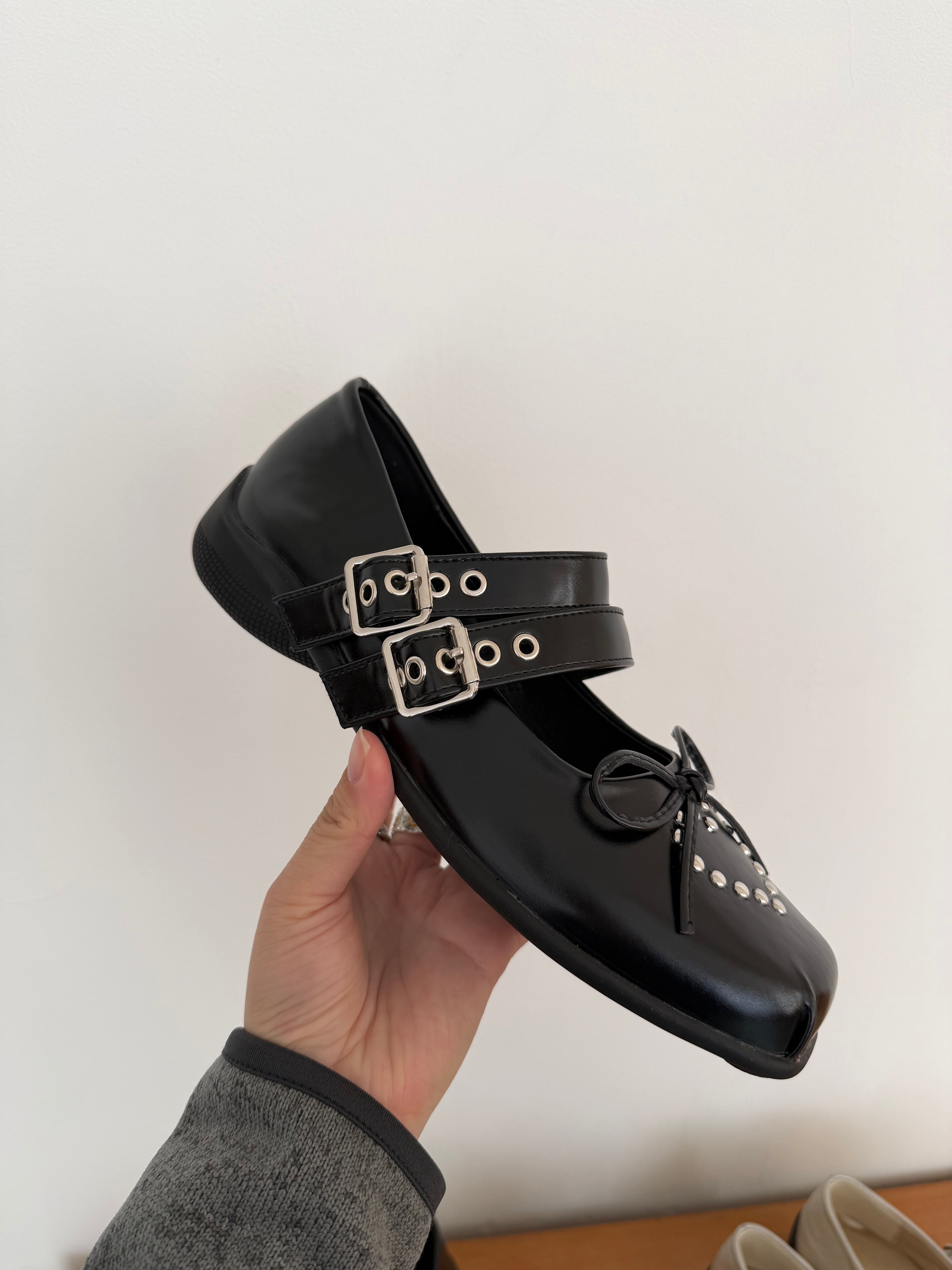 La mode Double-Strap Studded Mary Janes