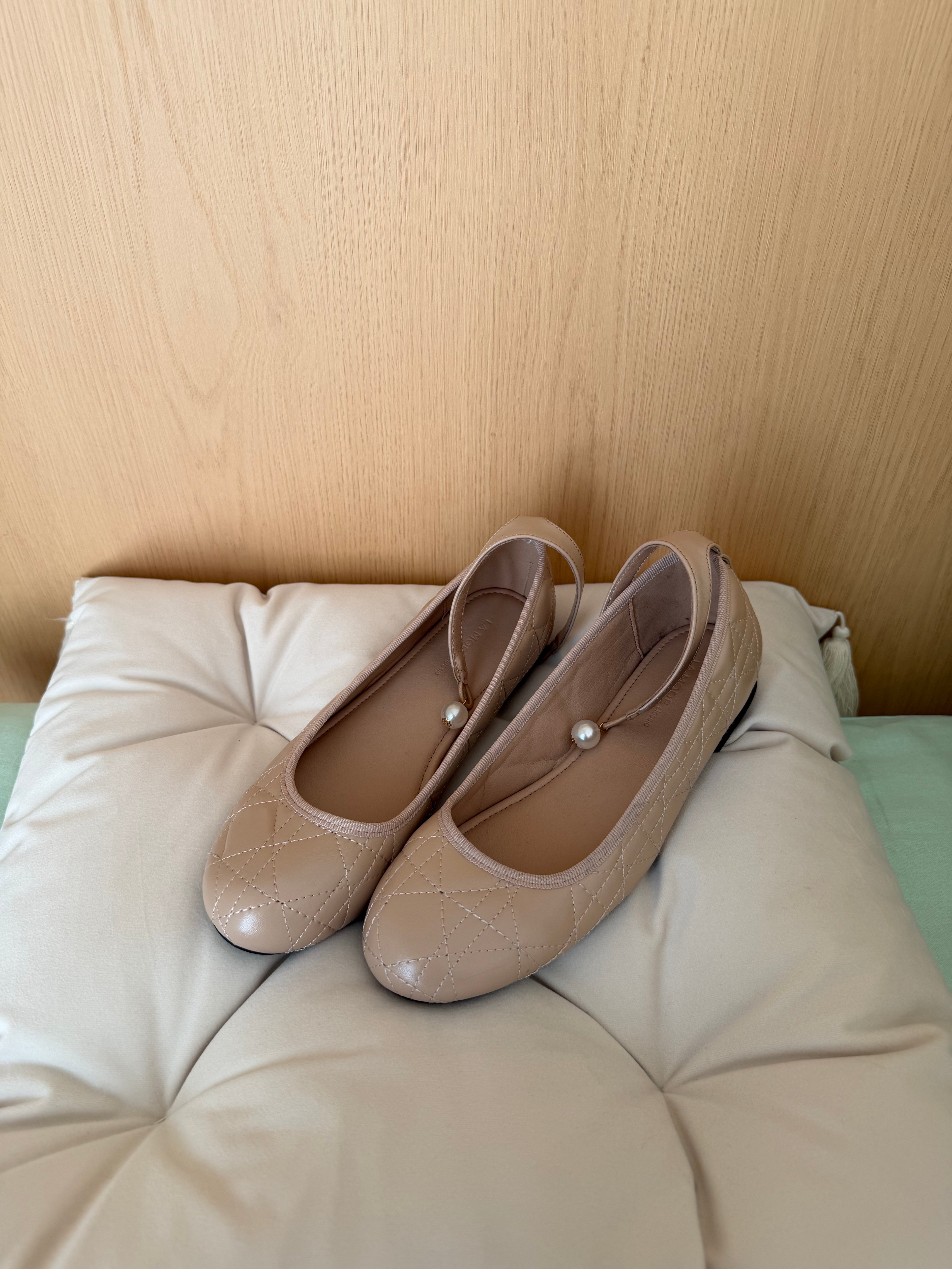 La mode Pearl Quilted Mary Janes
