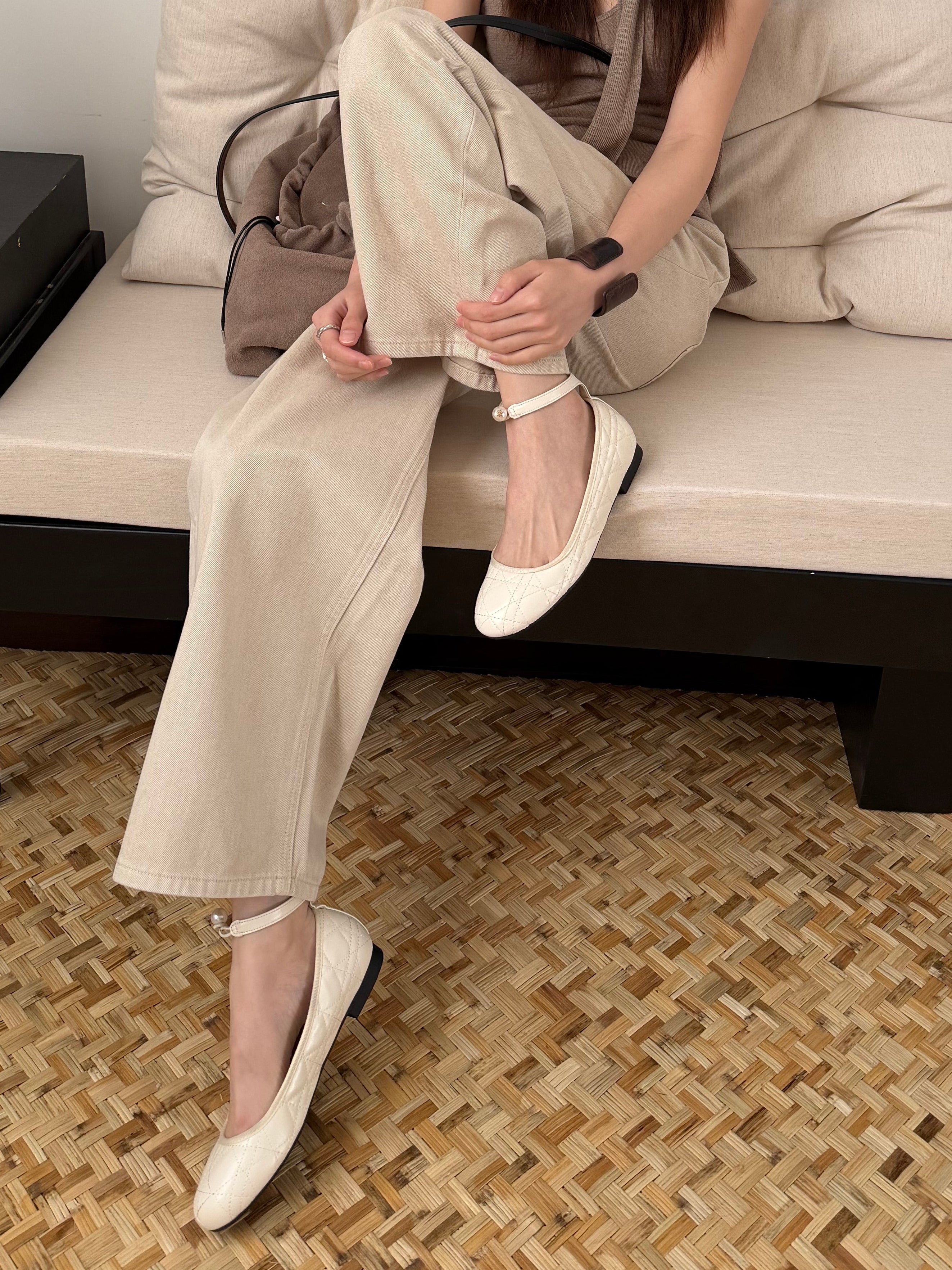La mode Pearl Quilted Mary Janes