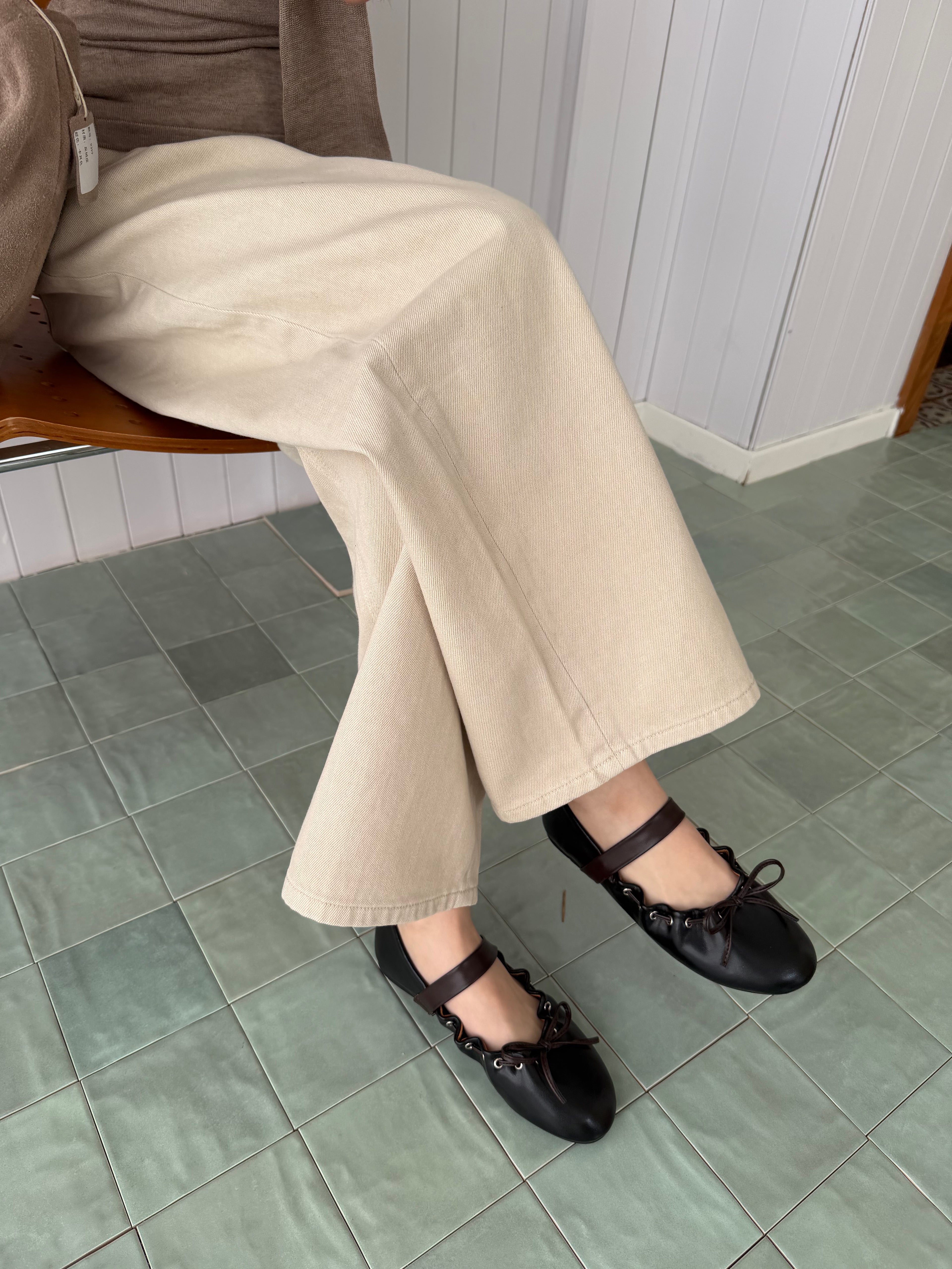 La mode Scalloped Tie Mary Janes