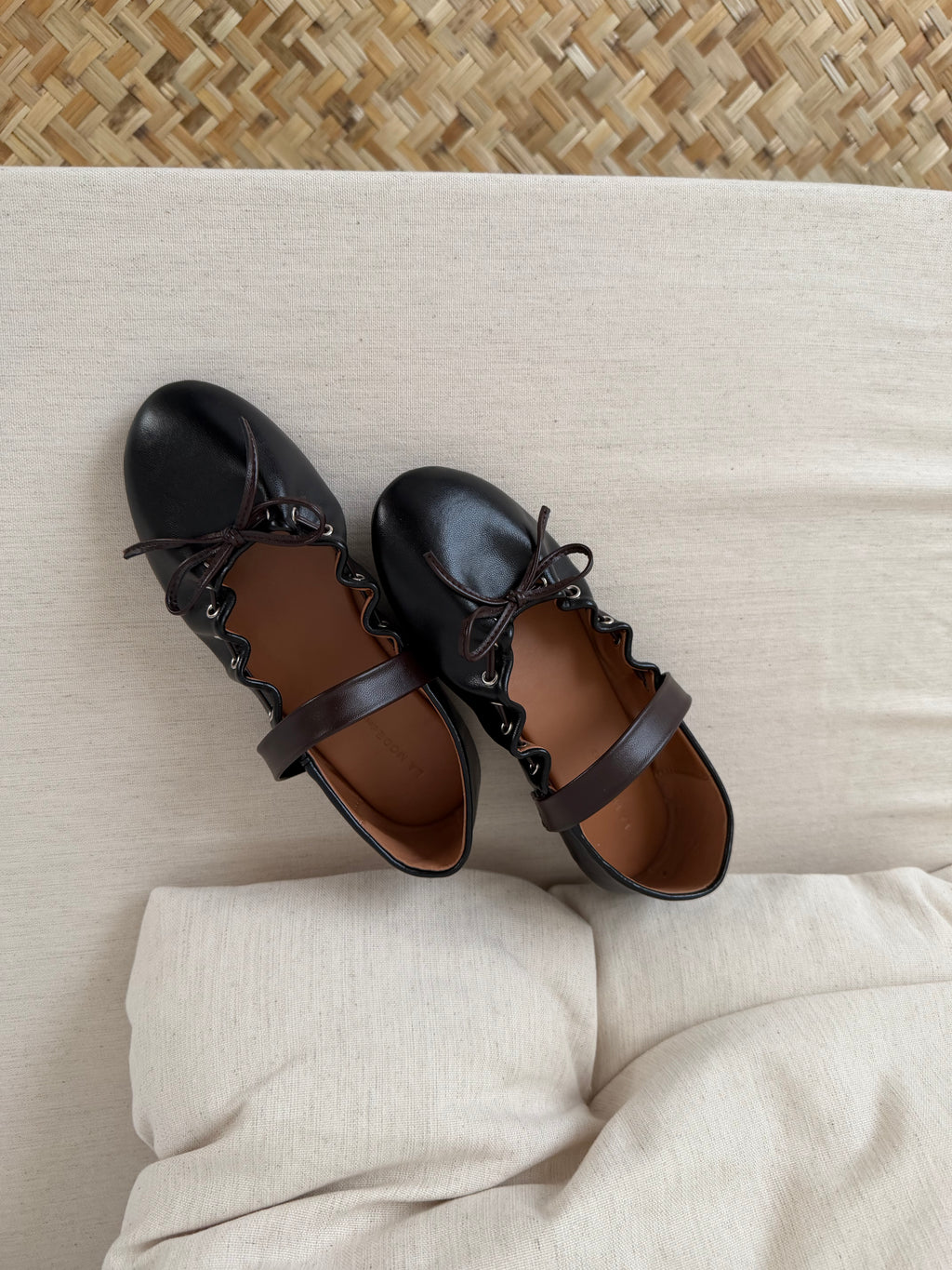 La mode Scalloped Tie Mary Janes