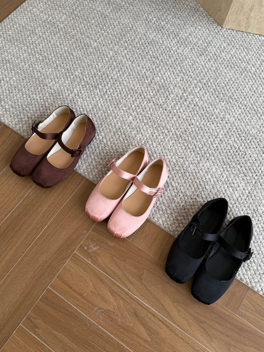 La mode Pleated Satin Mary Janes