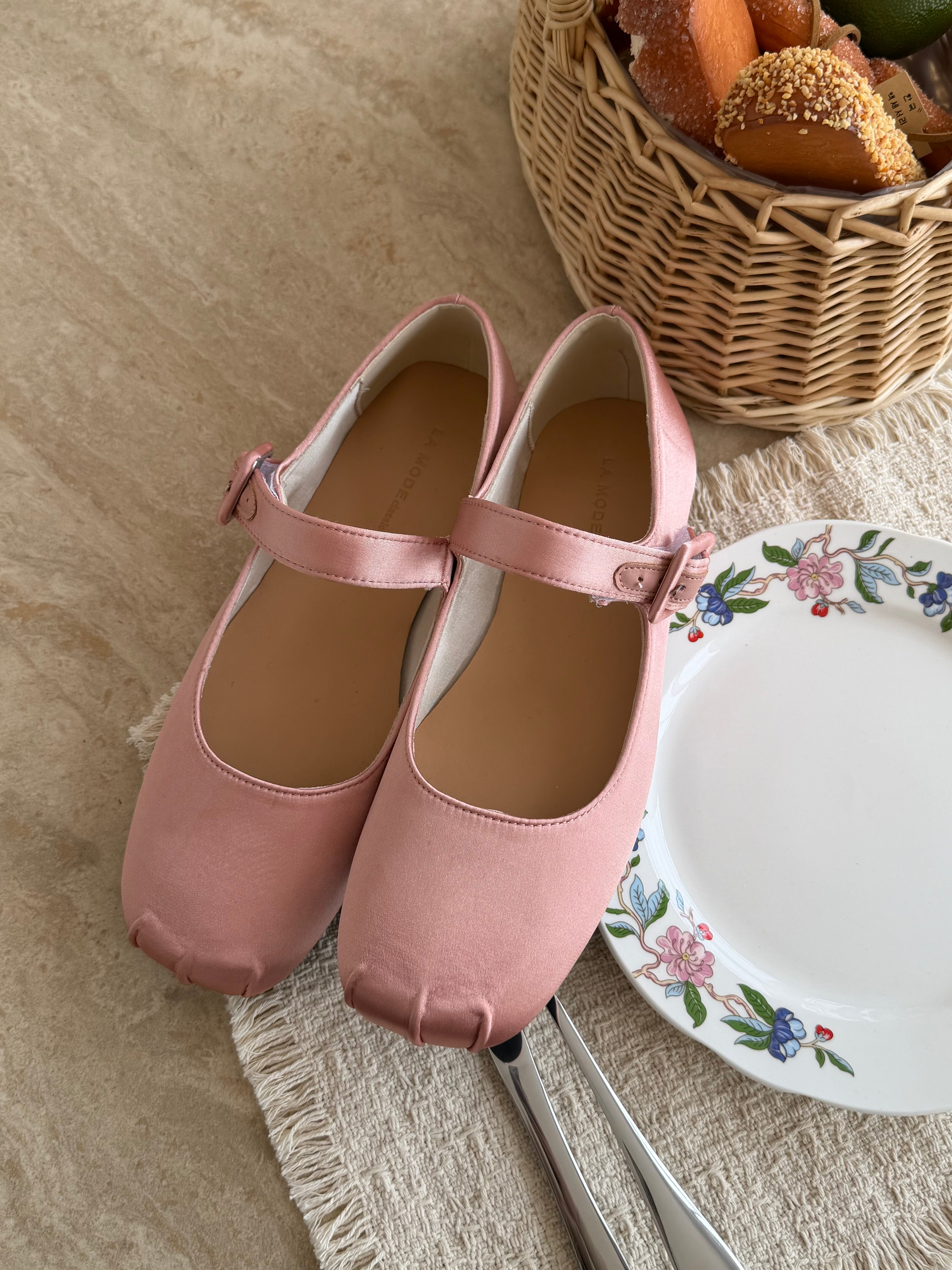 La mode Pleated Satin Mary Janes