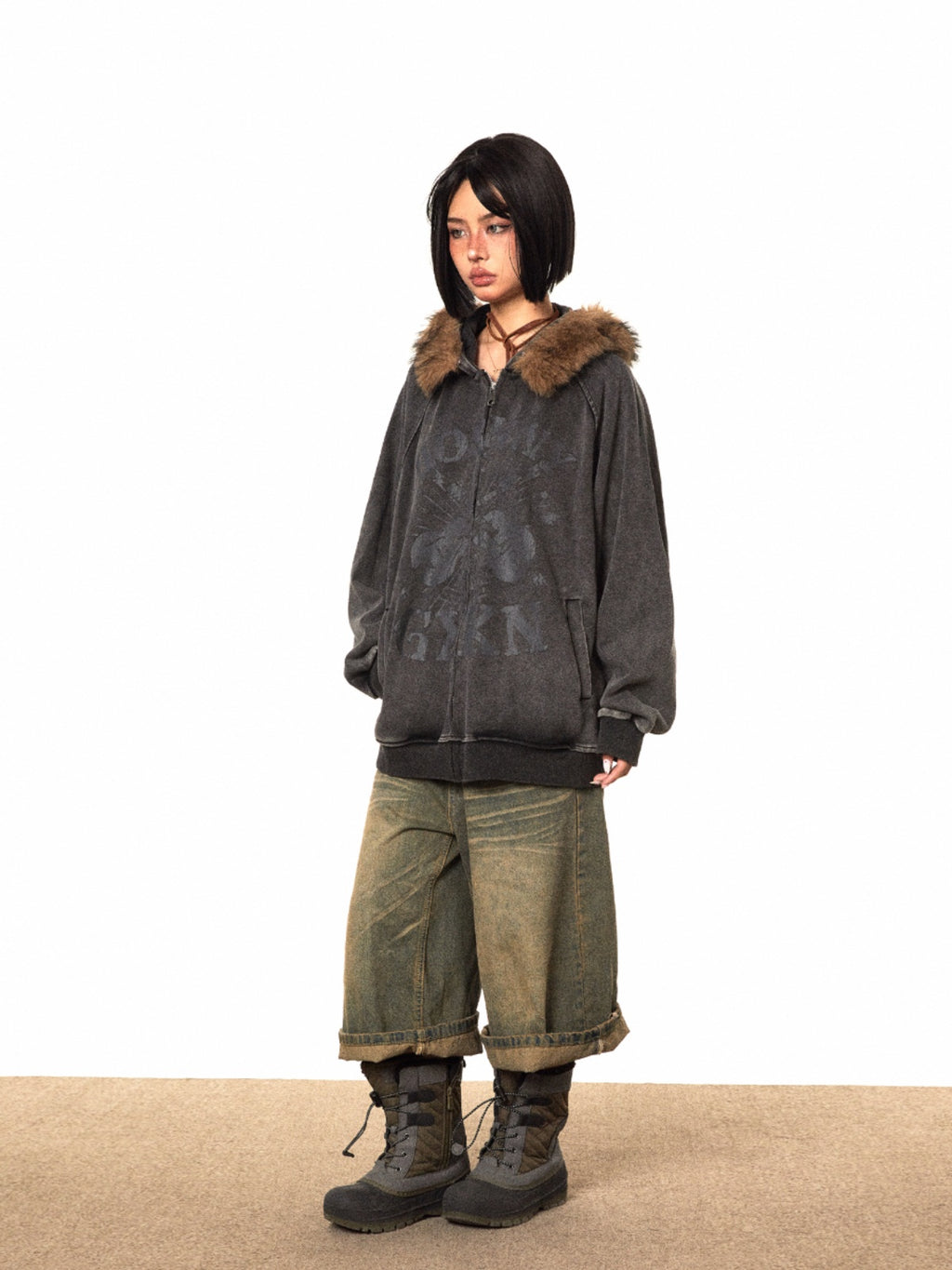 سترة BLACKBB ذات ياقة من الفرو البني الأمريكي بسحاب وطبعة