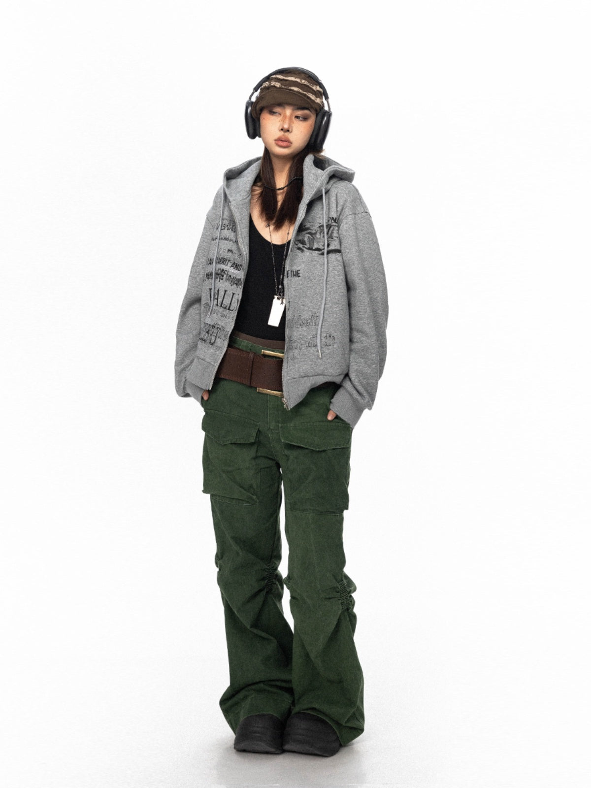 سترة BLACKBB ذات سحاب وطباعة حروف أمريكية قديمة