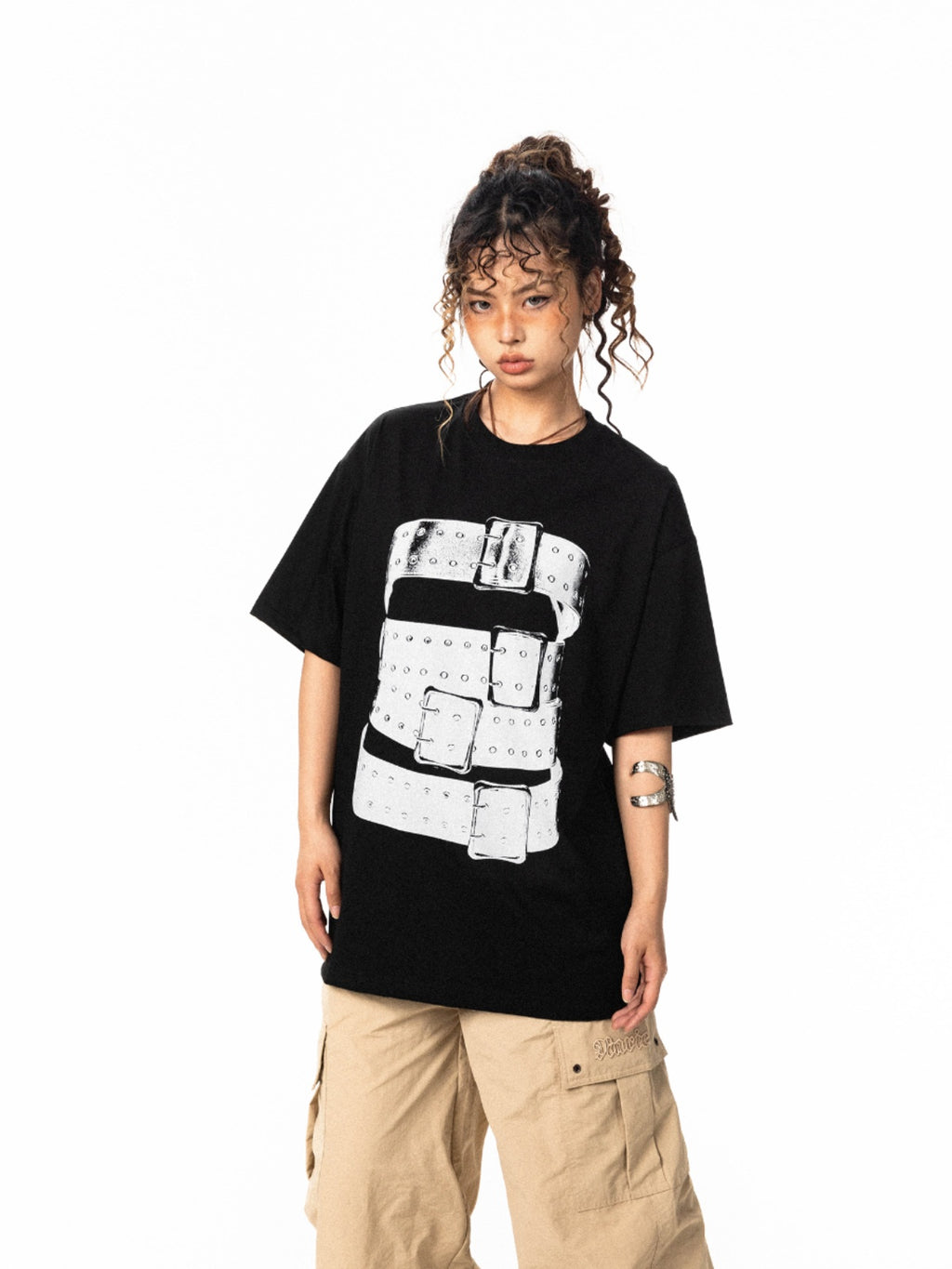 تي شيرت BLACKBB الأصلي بطباعة الحزام بتصميم متخصص ورقبة دائرية