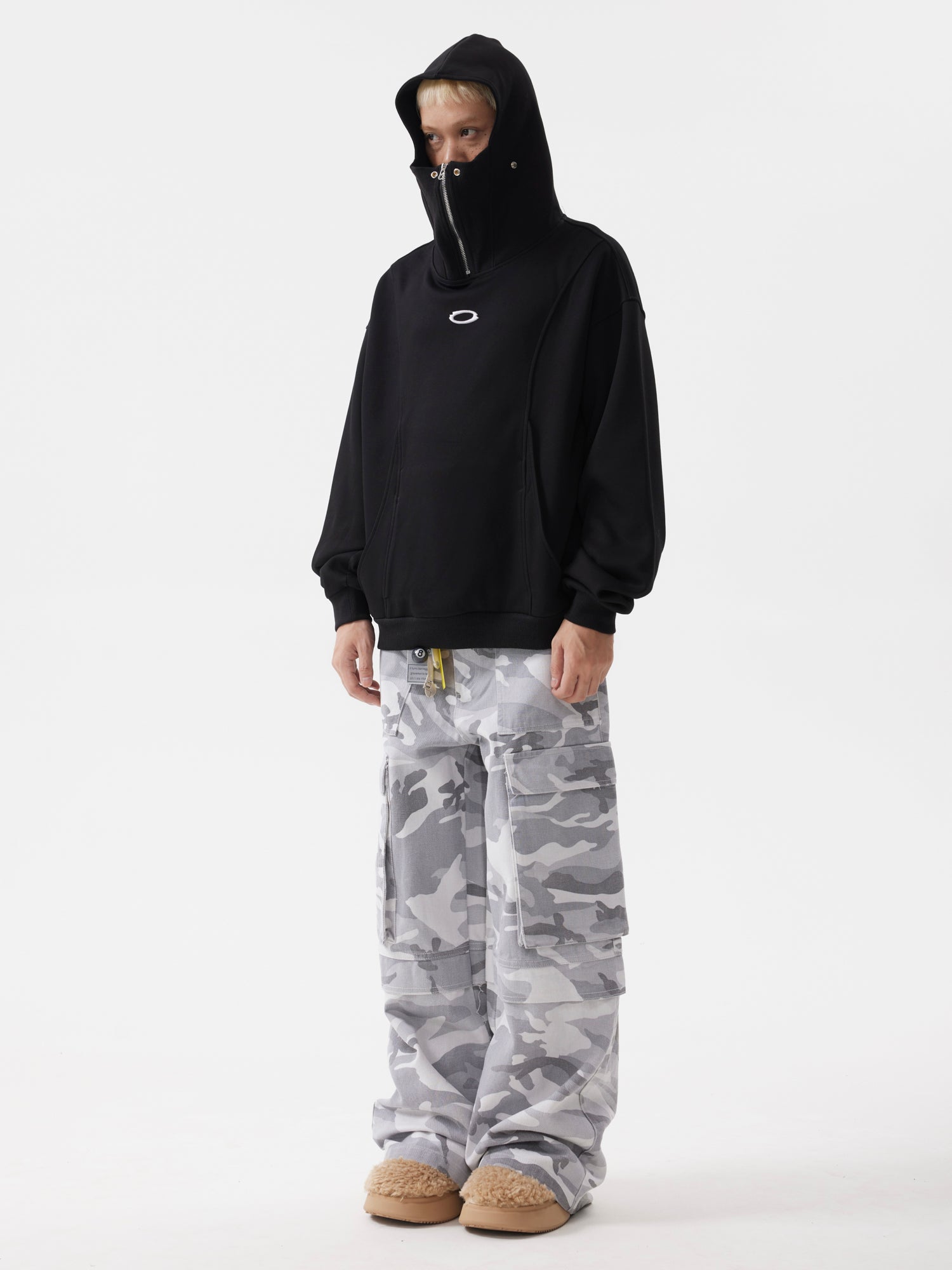 BTSG 0 High Neck Half-Zipper Silhouette Hoodie