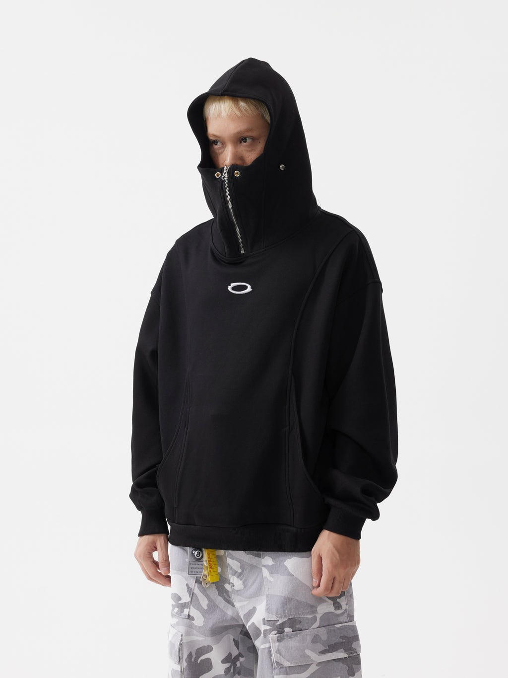 BTSG 0 High Neck Half-Zipper Silhouette Hoodie