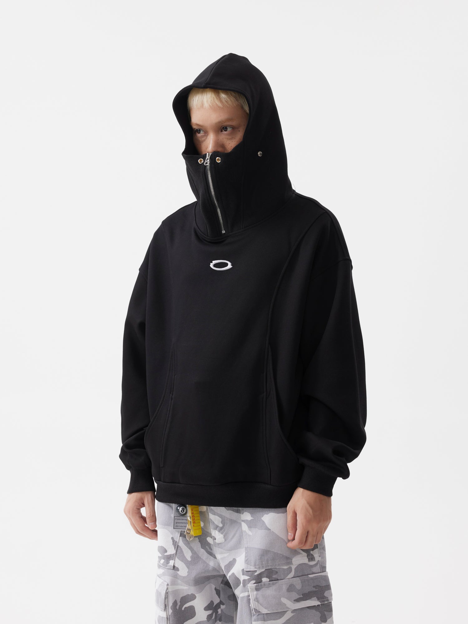 BTSG 0 High Neck Half-Zipper Silhouette Hoodie