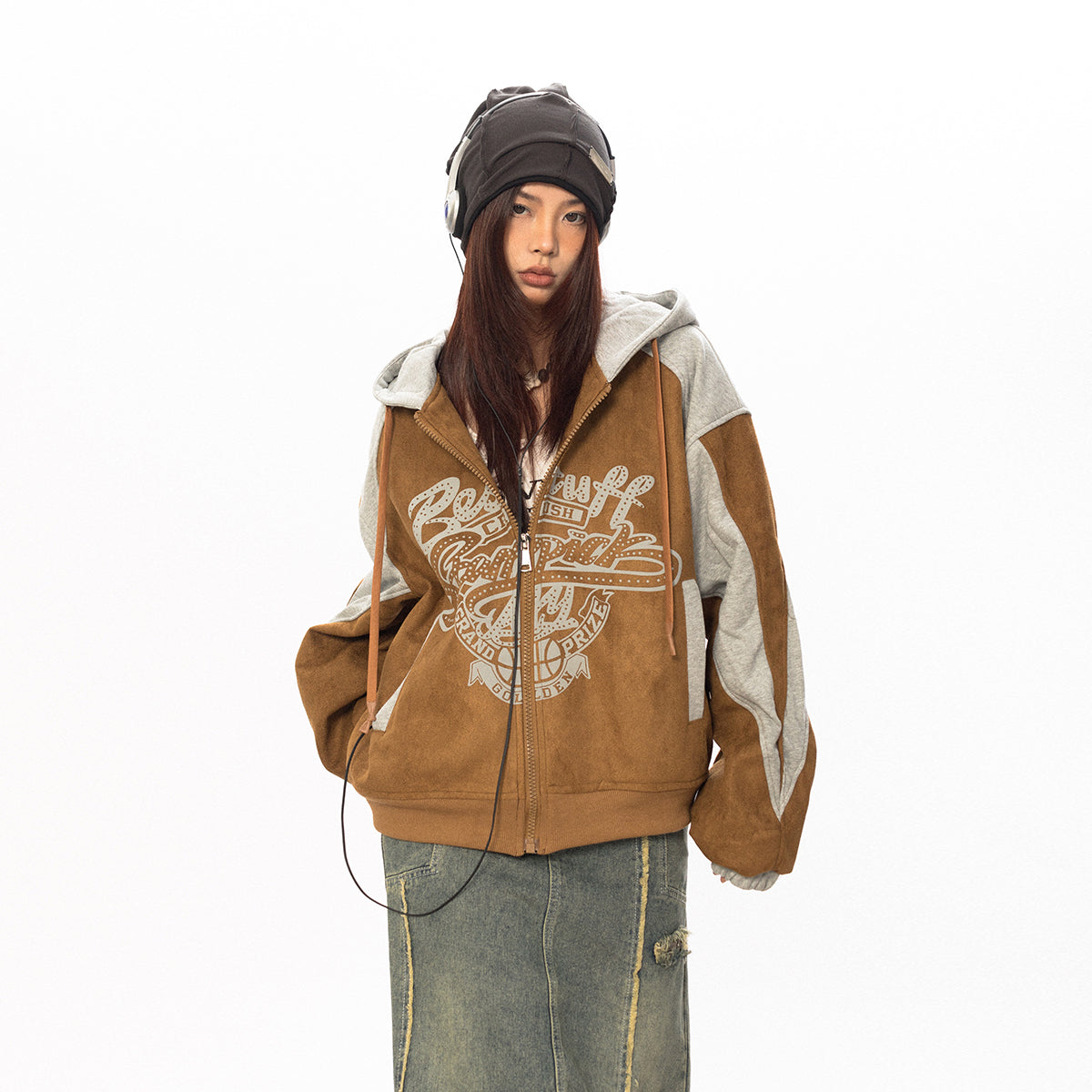 سترة BLACKBB من جلد الغزال المرقعة بغطاء للرأس ومطبوعة بسحاب