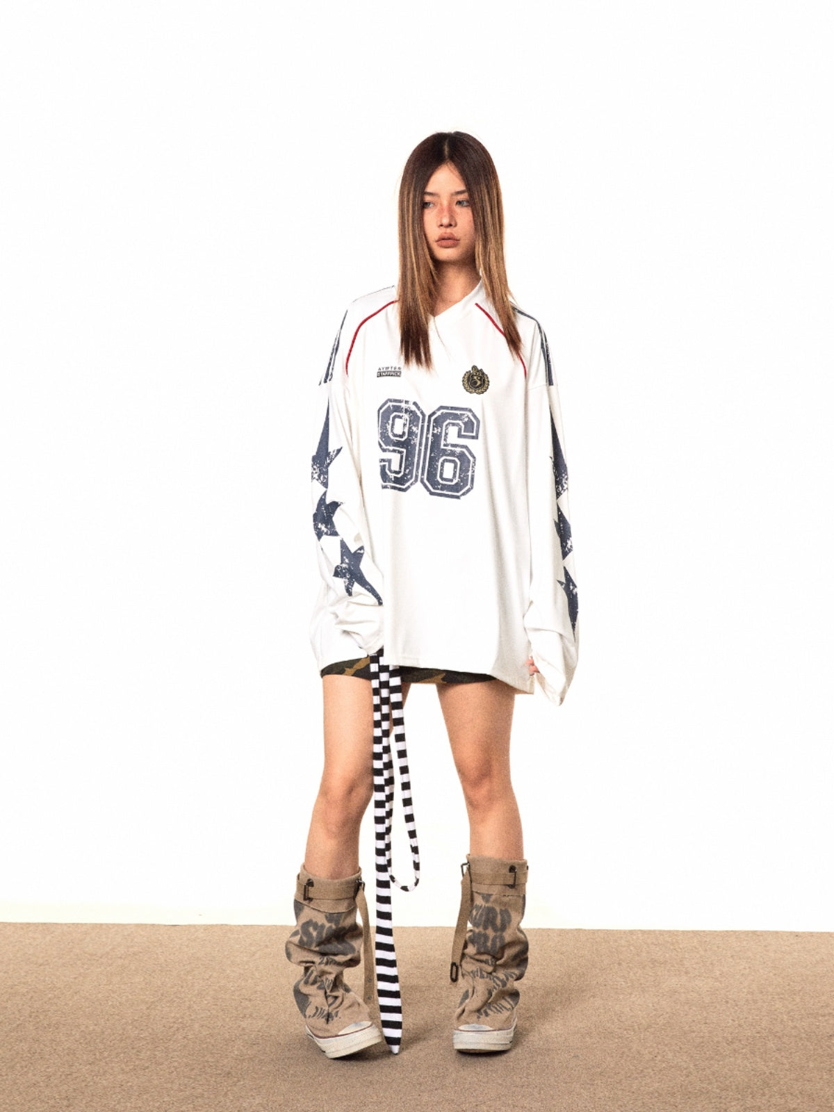 قميص BLACKBB الأمريكي بأكمام طويلة ورقبة على شكل حرف V