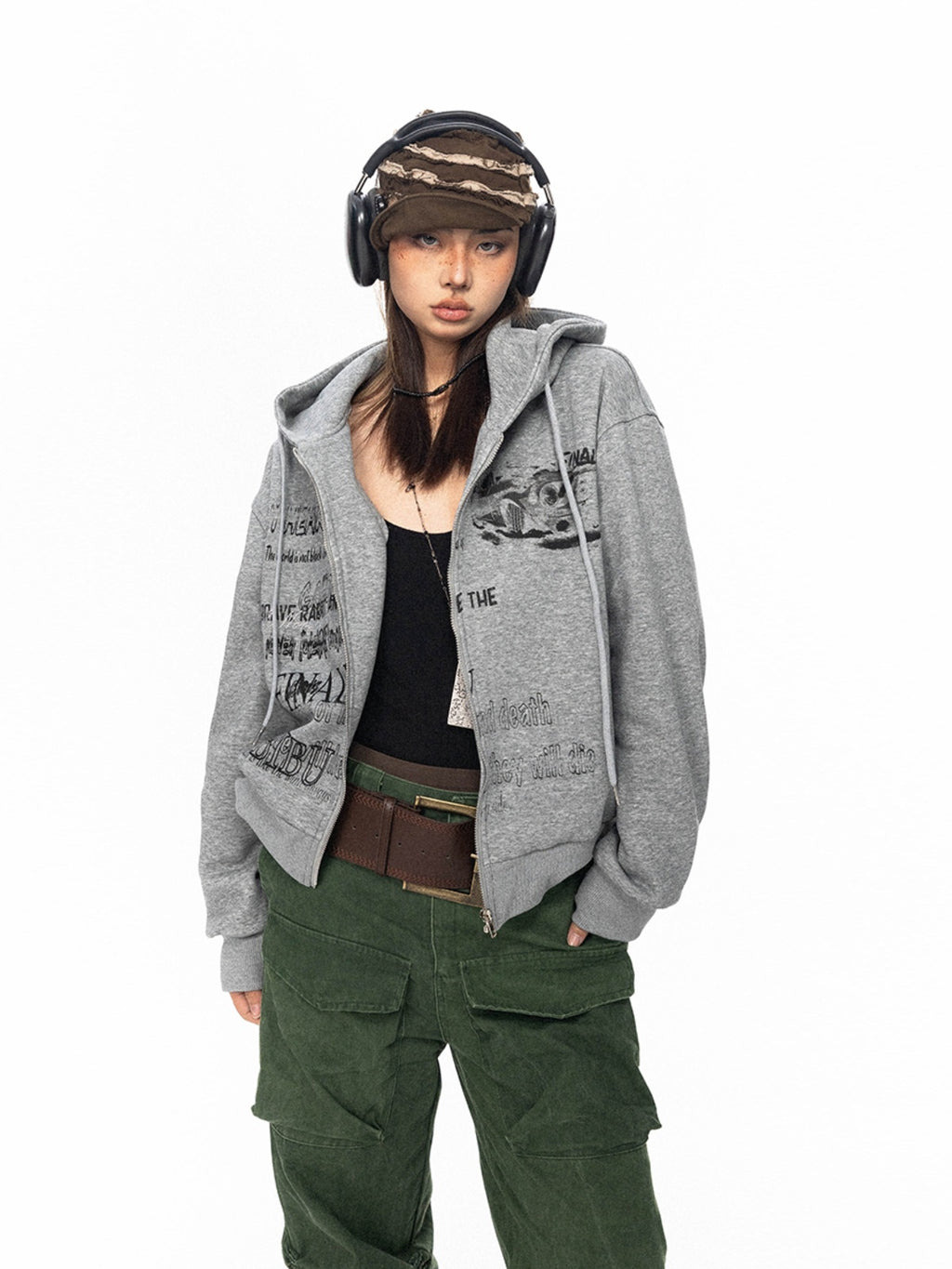 سترة BLACKBB ذات سحاب وطباعة حروف أمريكية قديمة