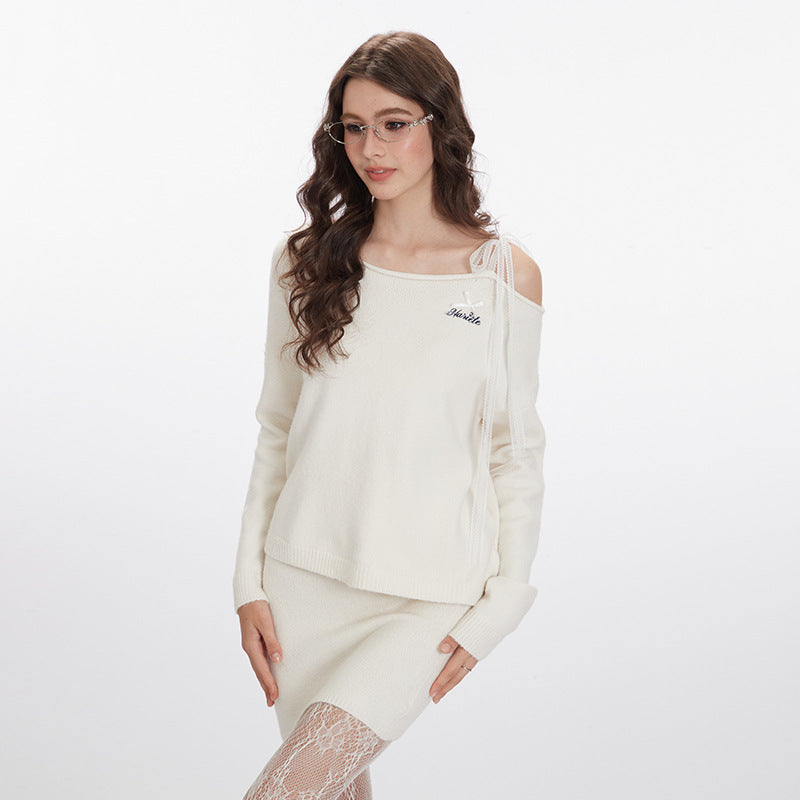 Nariele loose neckline streamer design cropped sweater