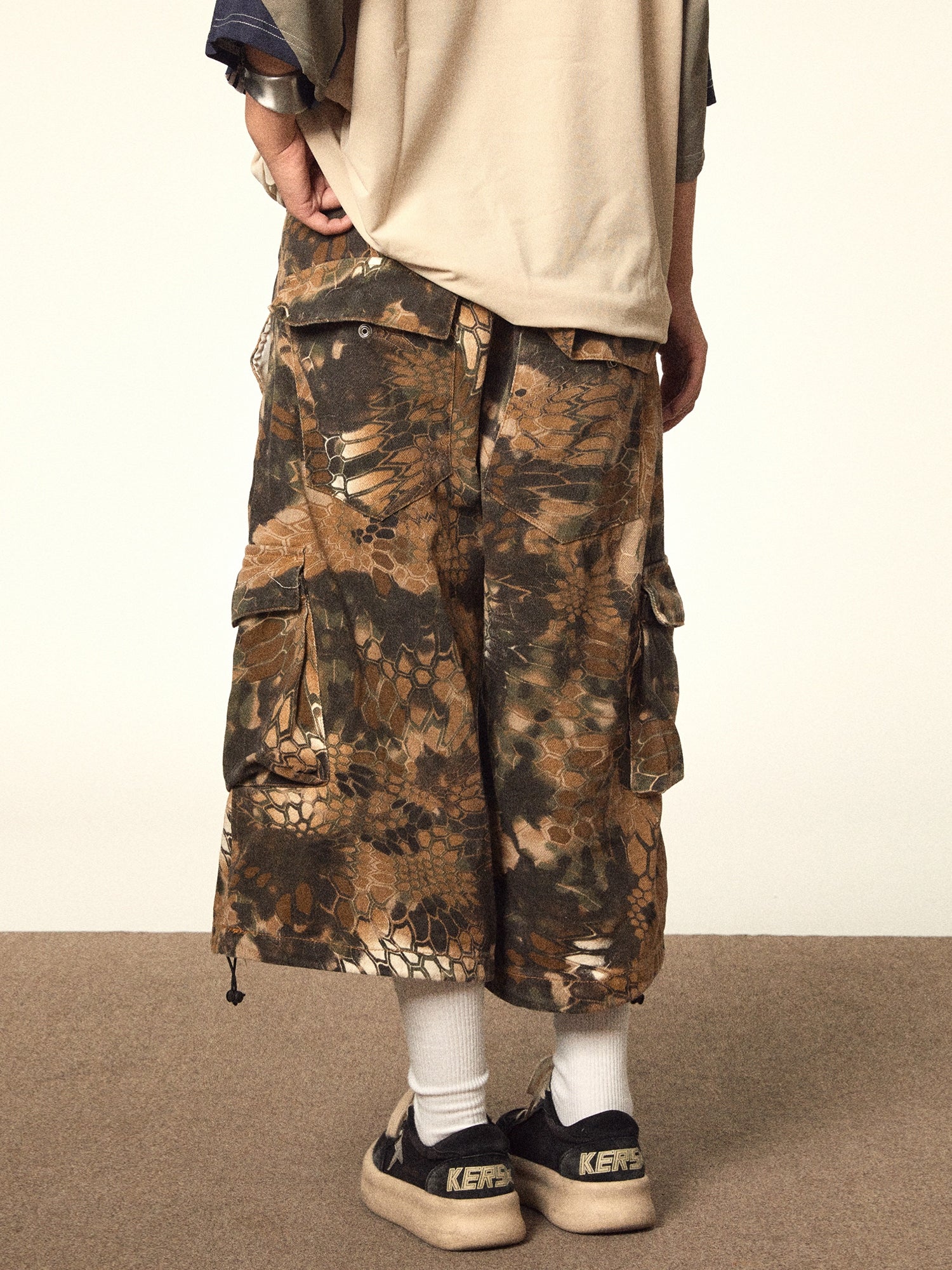 BLACKBB بنطال جينز فضفاض مموه أمريكي