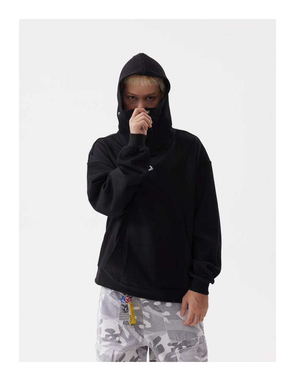 BTSG 0 High Neck Half-Zipper Silhouette Hoodie