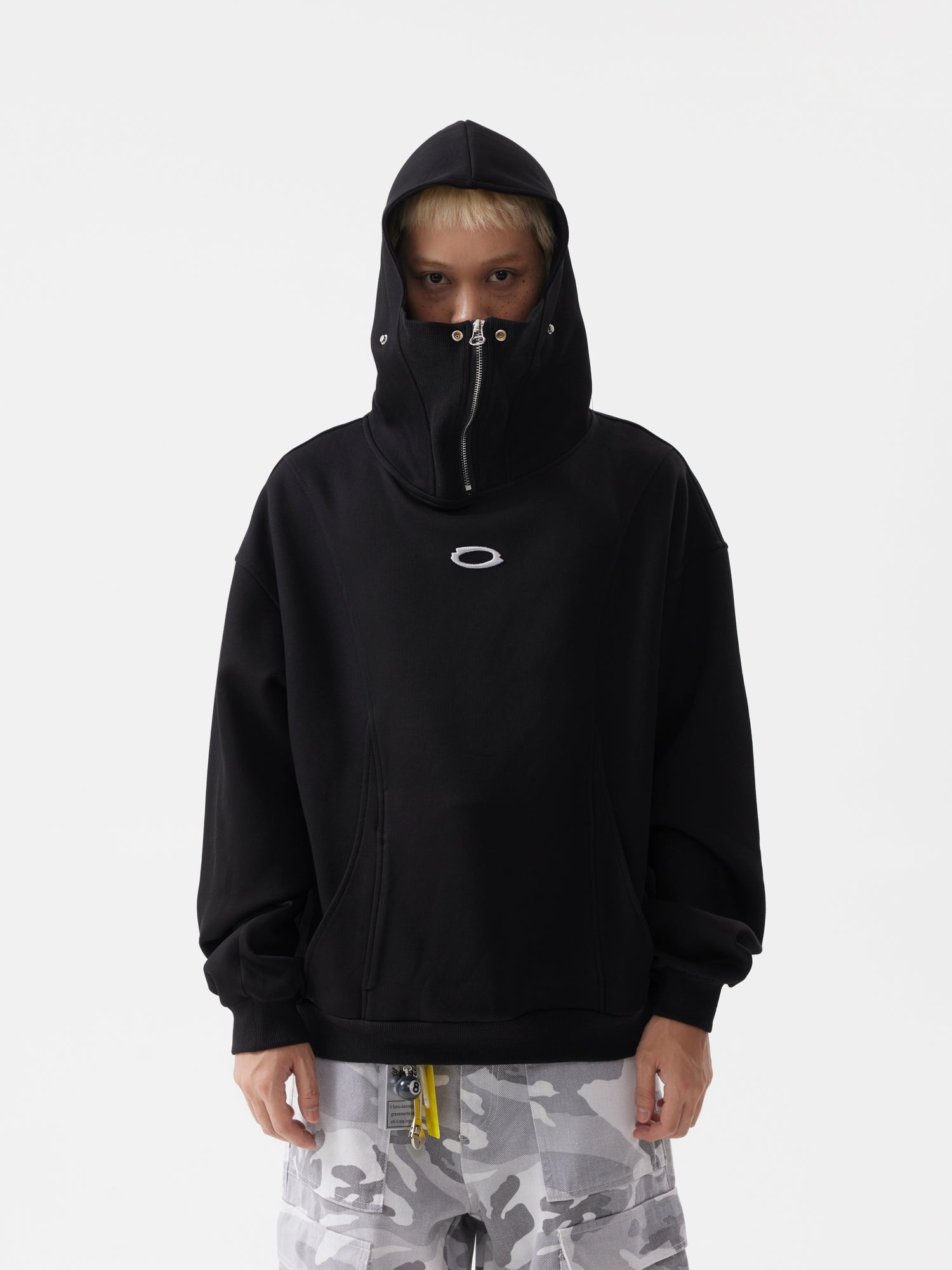 BTSG 0 High Neck Half-Zipper Silhouette Hoodie