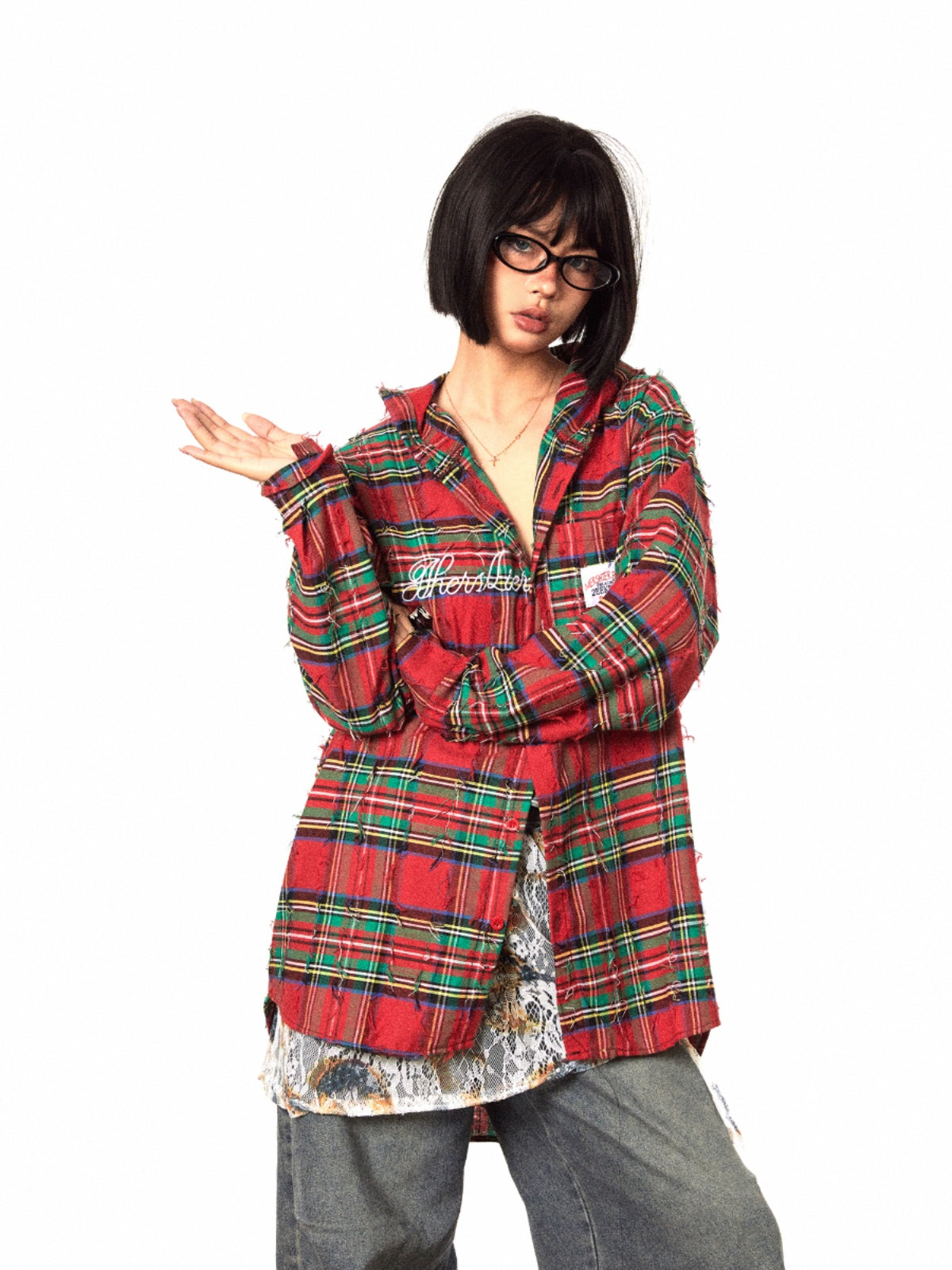 قميص BLACKBB عتيق مطرز باللون الأحمر منقوش خام