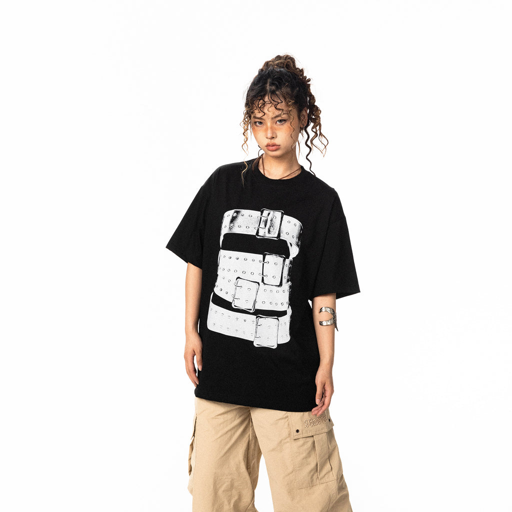 تي شيرت BLACKBB الأصلي بطباعة الحزام بتصميم متخصص ورقبة دائرية