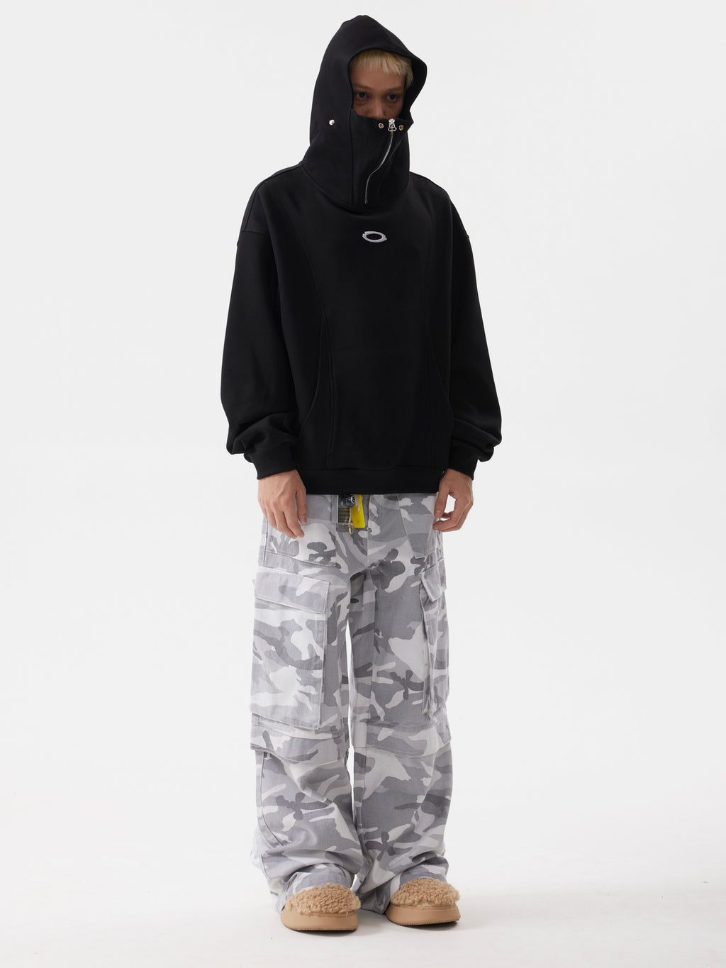 BTSG 0 High Neck Half-Zipper Silhouette Hoodie