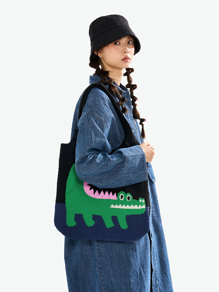 FREEIN's crocodile knit tote bag