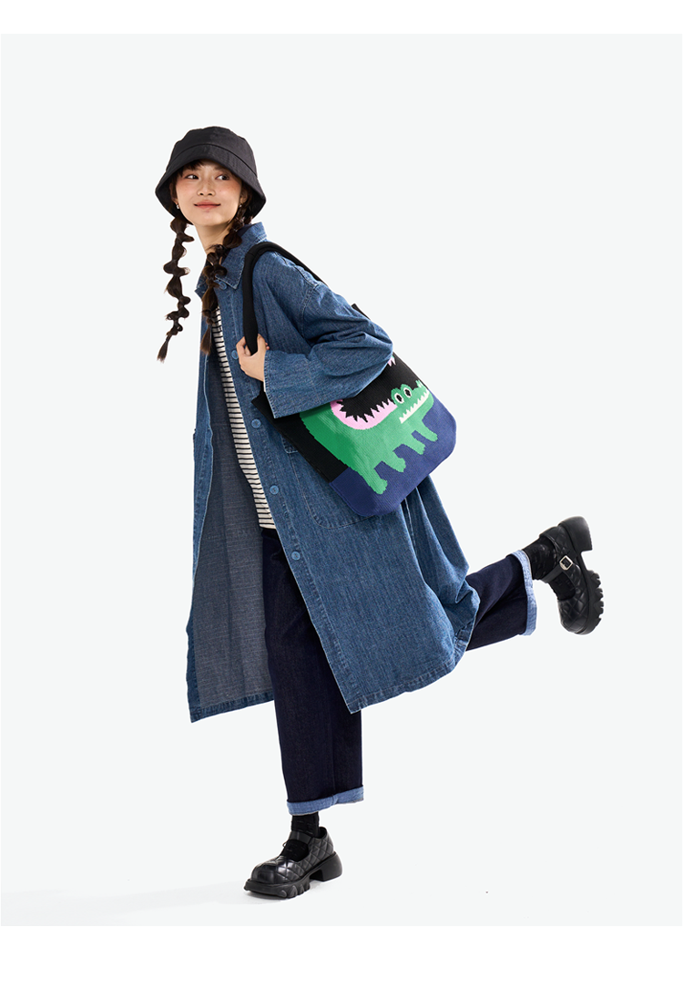 FREEIN's crocodile knit tote bag