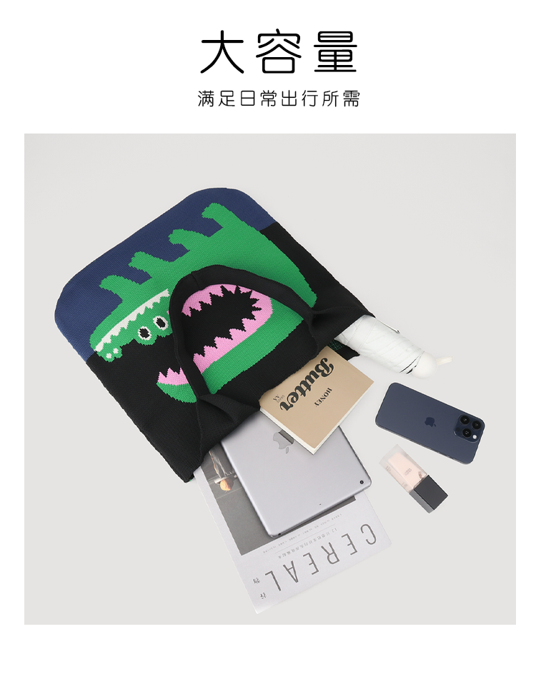 FREEIN's crocodile knit tote bag