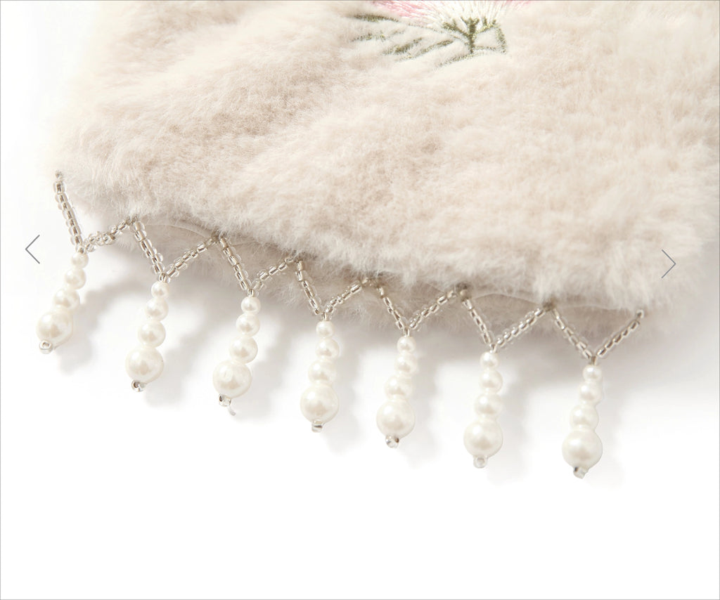 LOUMUTAKU Vine Bamboo Flower Embroidered Fluff Tote Bag