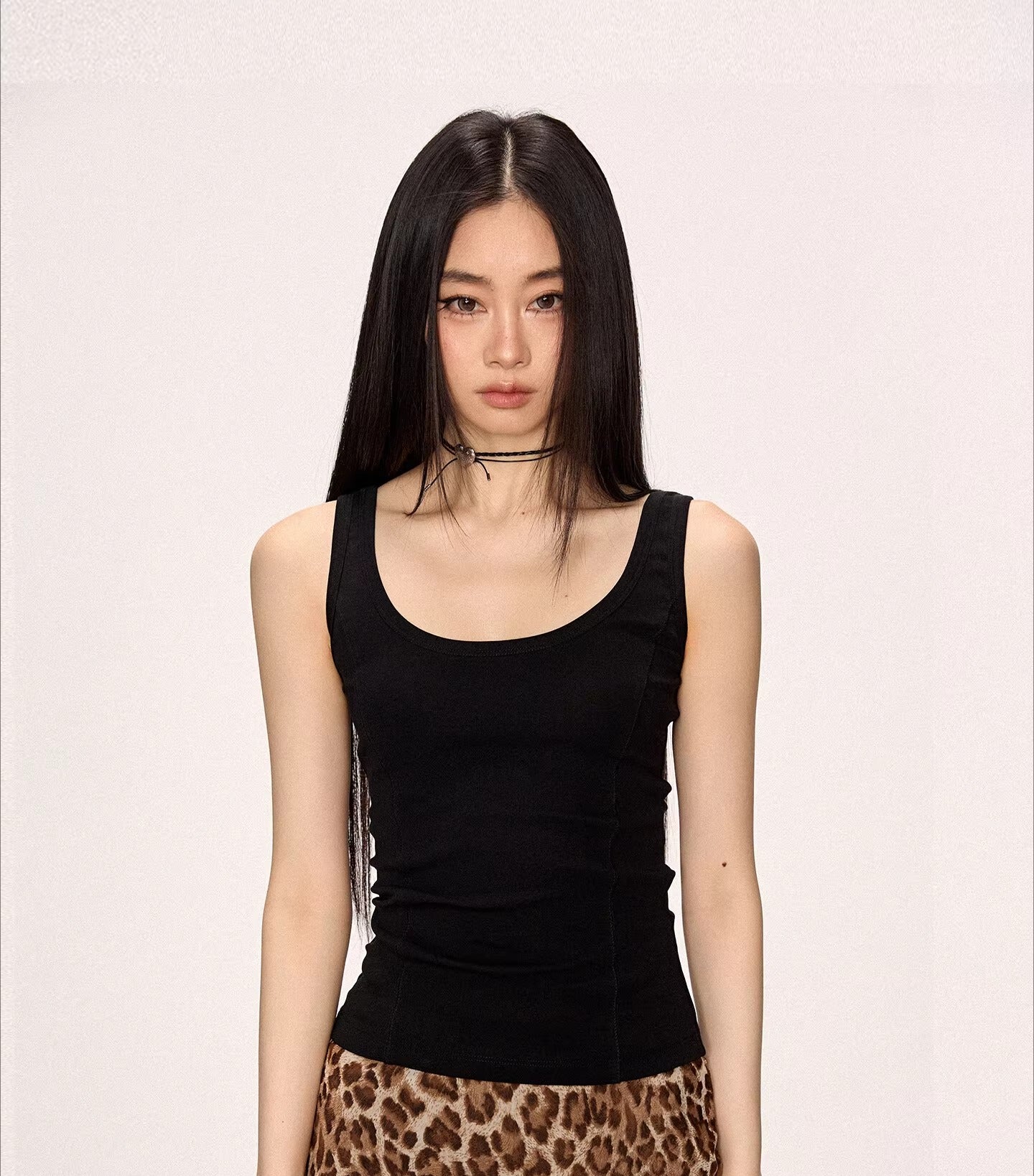 Cherry Melody Slim Fit U-neck Vest