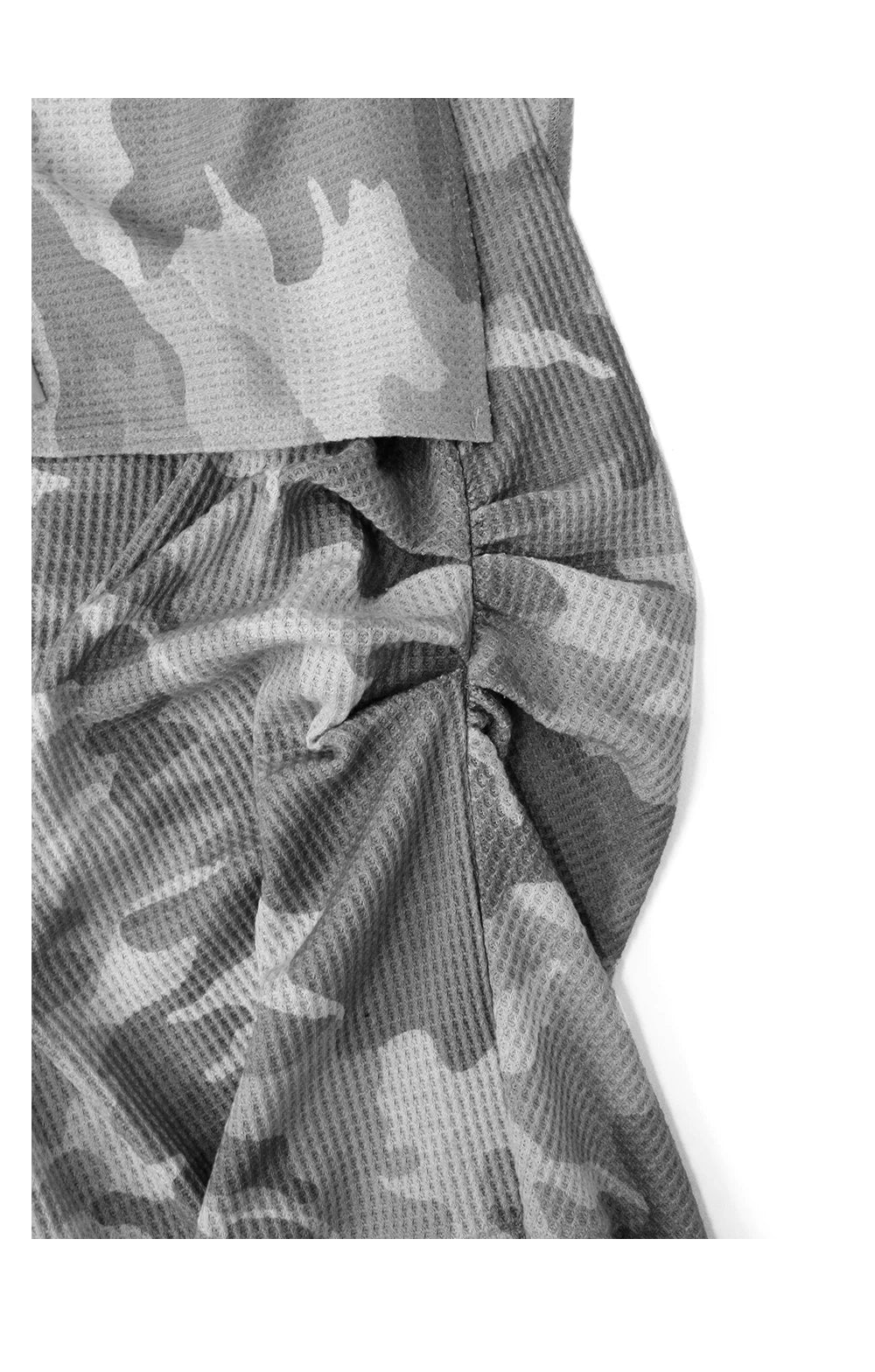 RELABEL Camouflage Loose-cut Wrinkled Slacks