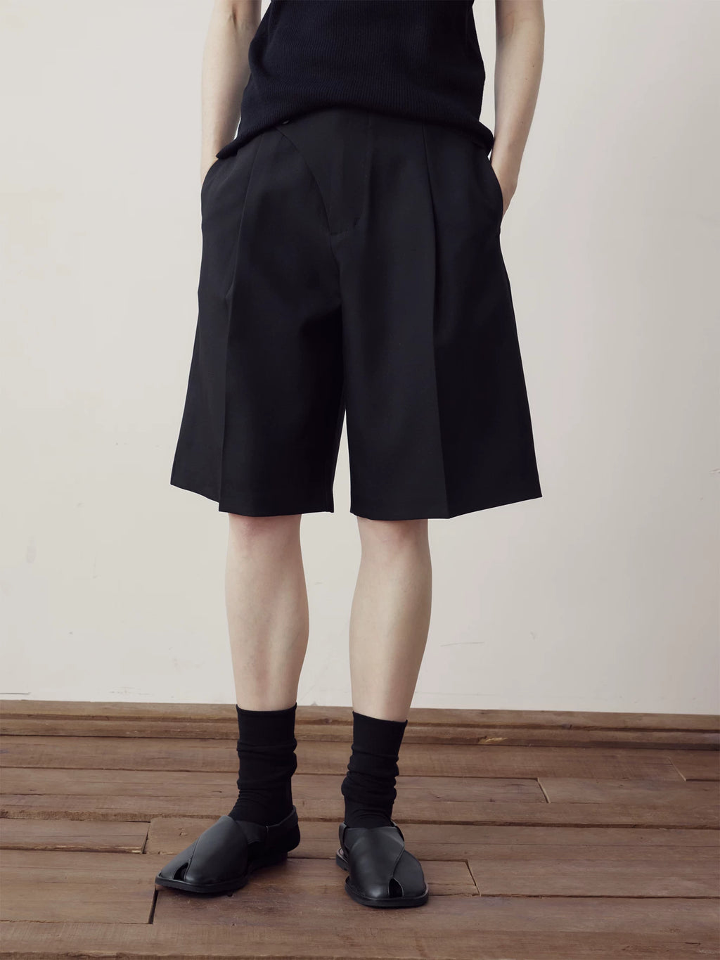 COLN Minimalist Anti-wrinkle Straight Loose Shorts