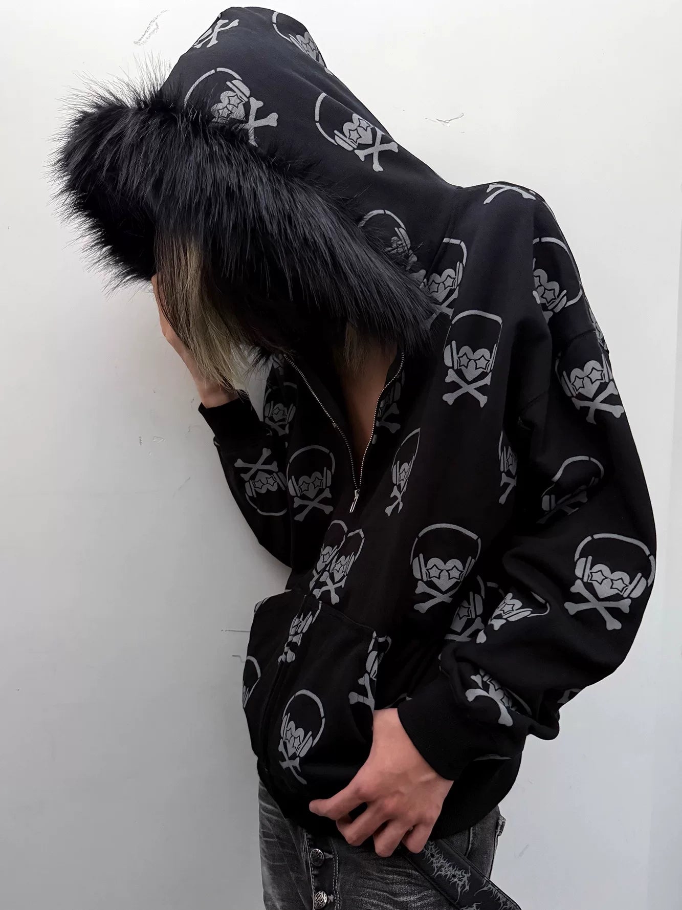 PAIKI Full of Headphones Skull Sweater