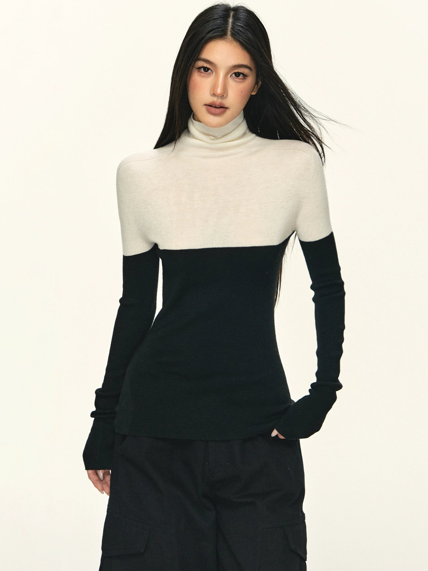 Anna Aneae Contrasting Turtleneck with Knitted Bottom Long Sleeves