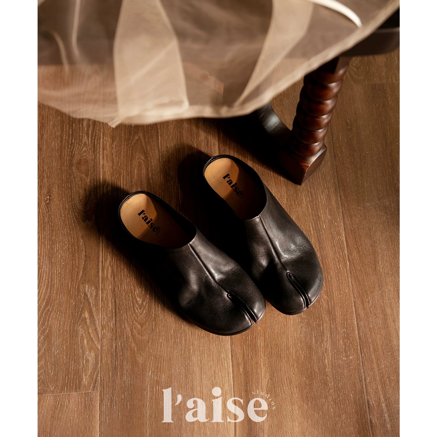 L'aise Retro Outerwear Bag Head and Half Slippers