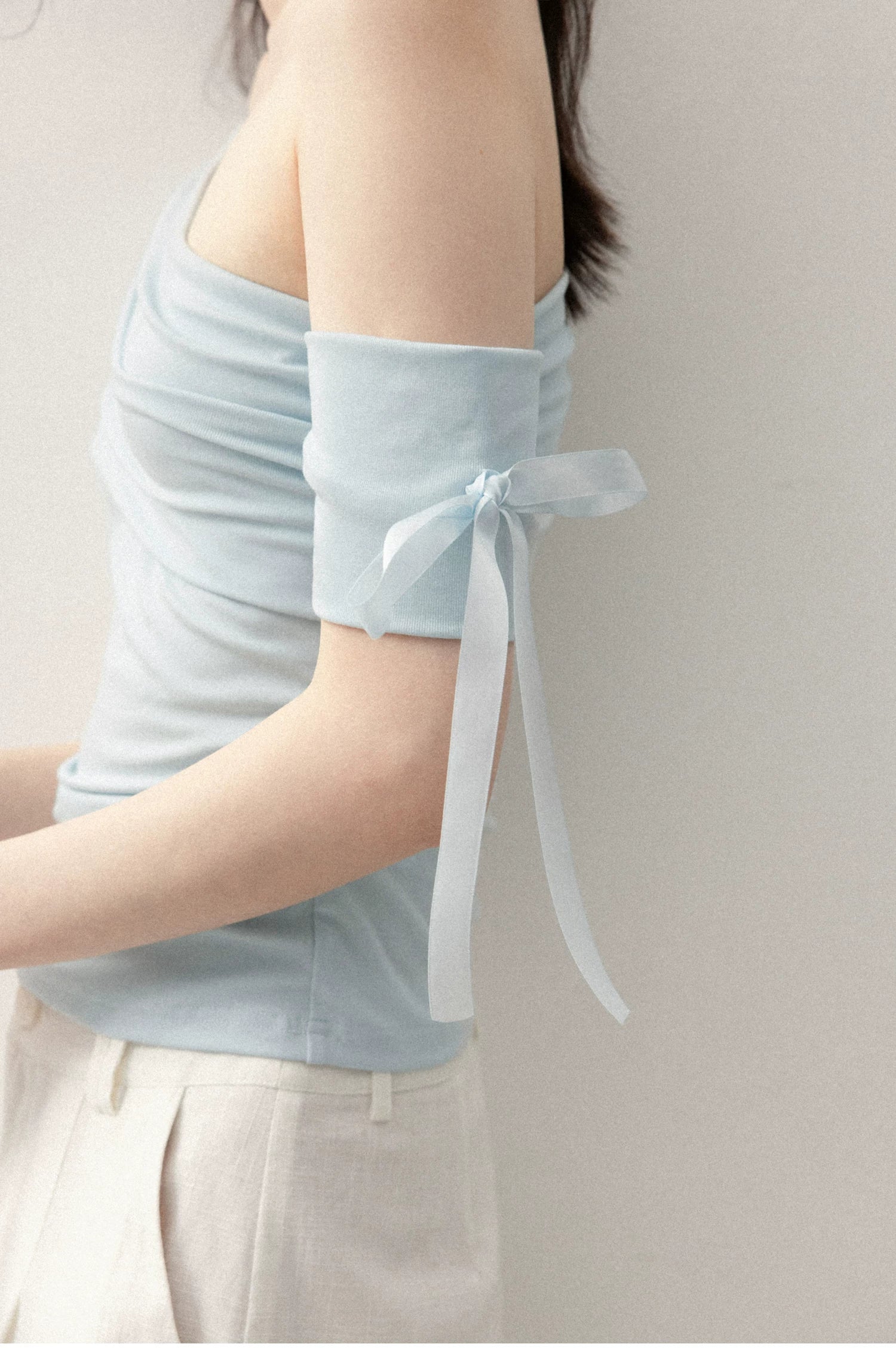 Cantonstory Slanted Shoulder Waist Slim and Thin Tee