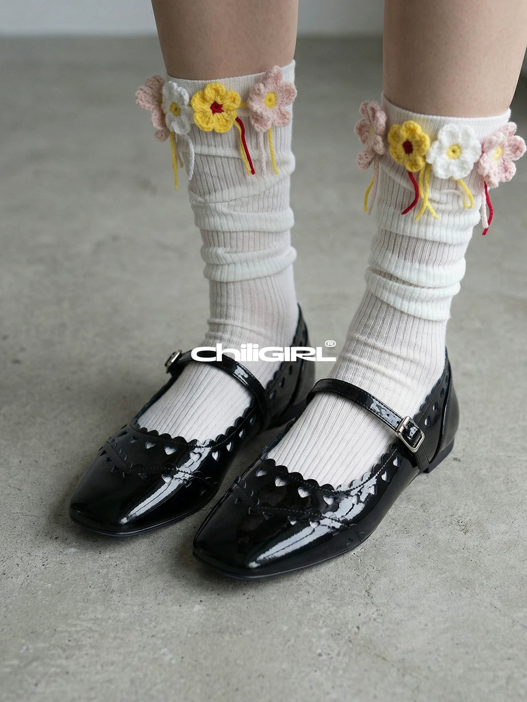 CHILIGIRL Retro One-word Buckle Love Hollow Flat Shoes
