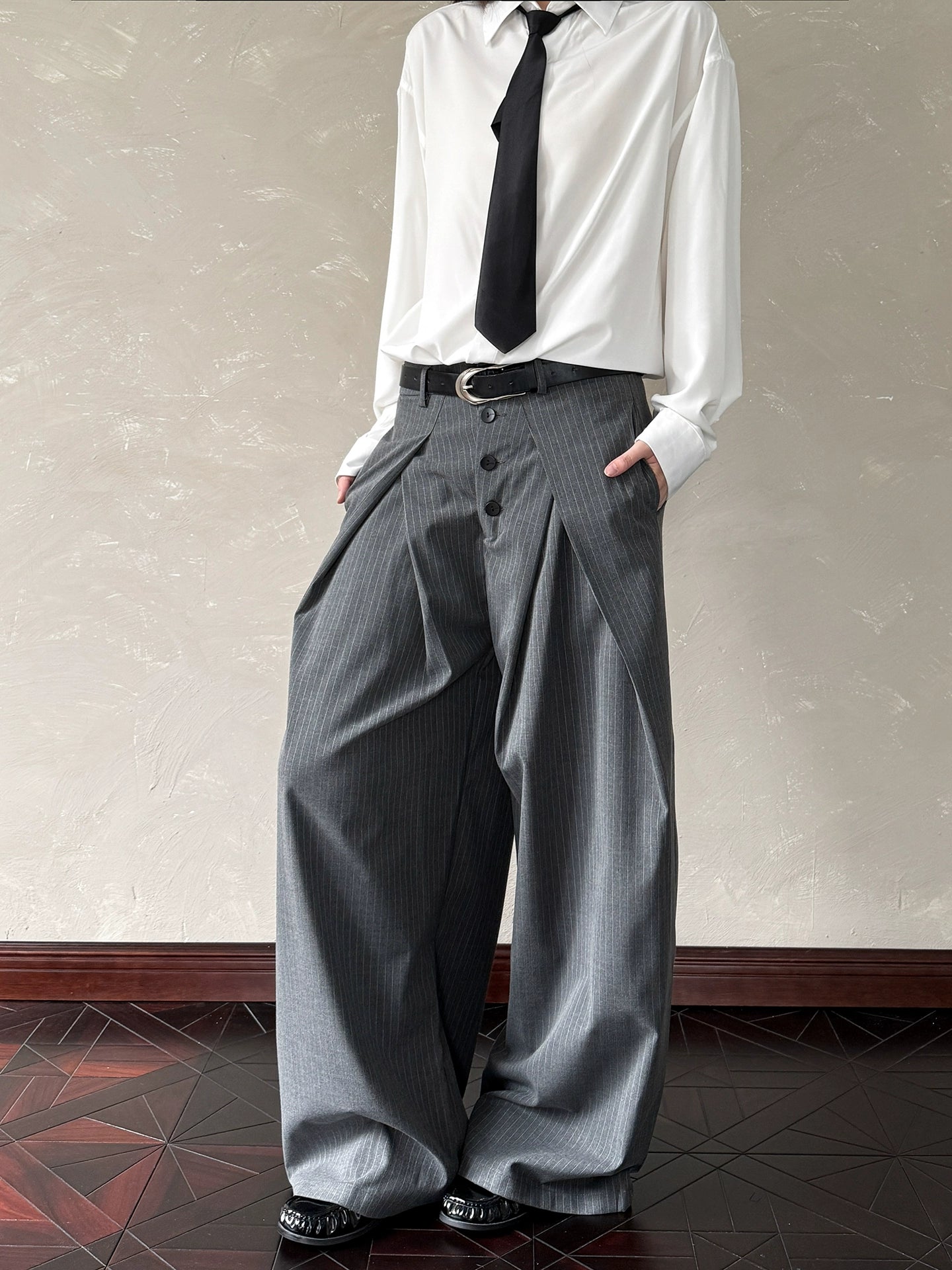 A PUEE Vintage Pleated Vertical Striped Scimitar Trousers