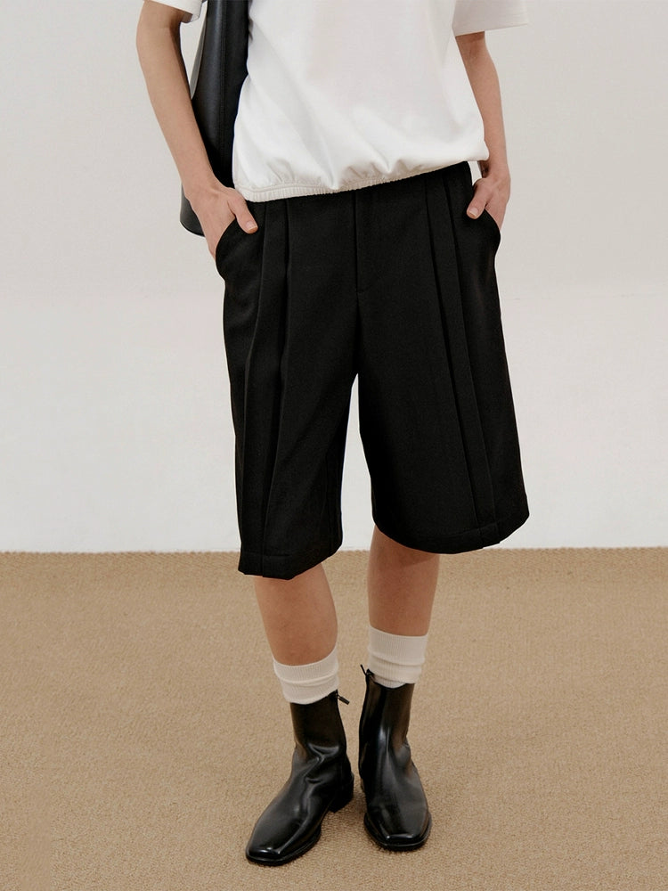 COLN Versatile Casual Pleated Shorts