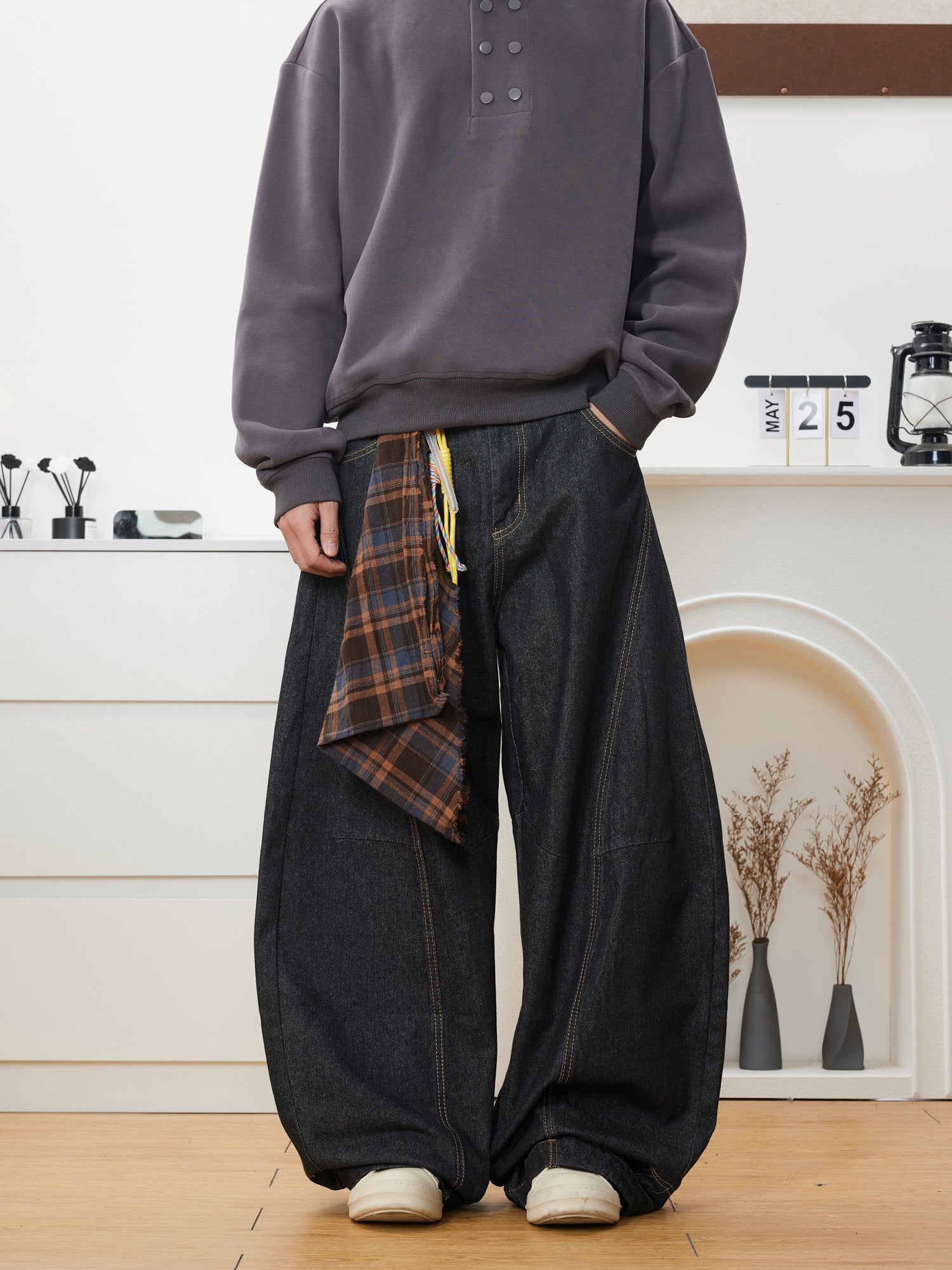 BTSG silhouette scimitar jeans