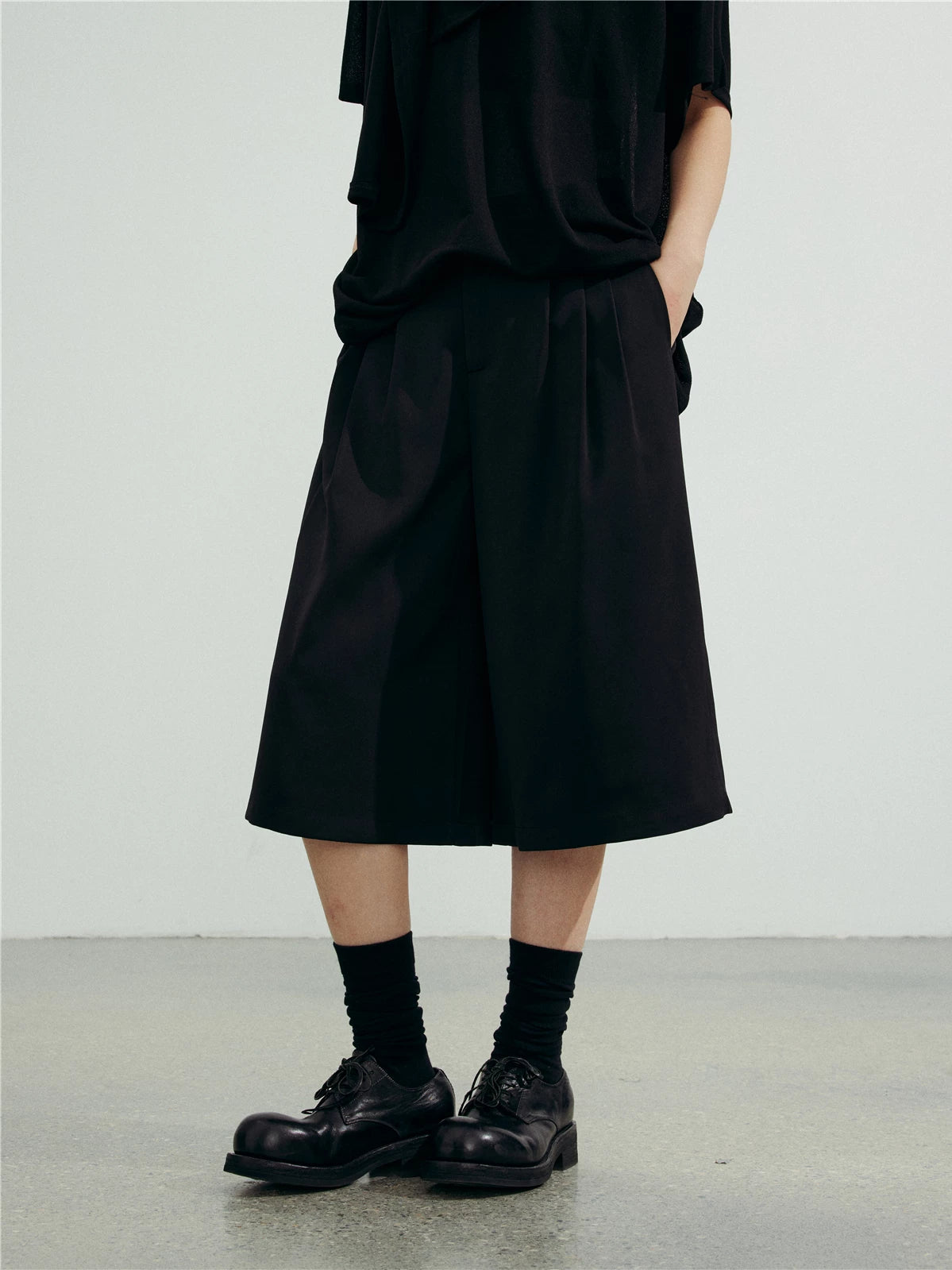 SUNYVONNE Loose-fitting Pleated Casual Shorts