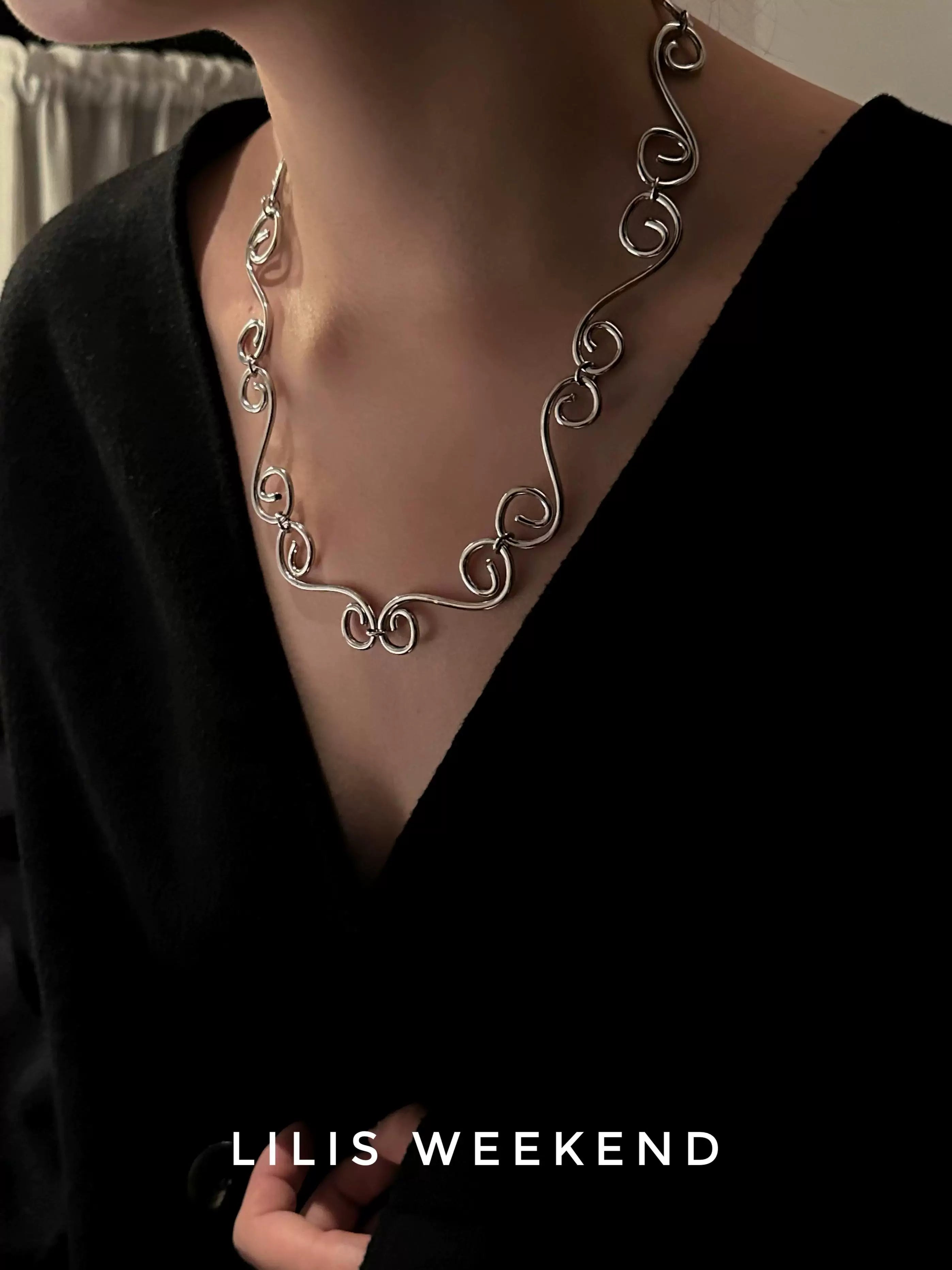 Lilis Weekend Premium Aura Niche Necklace